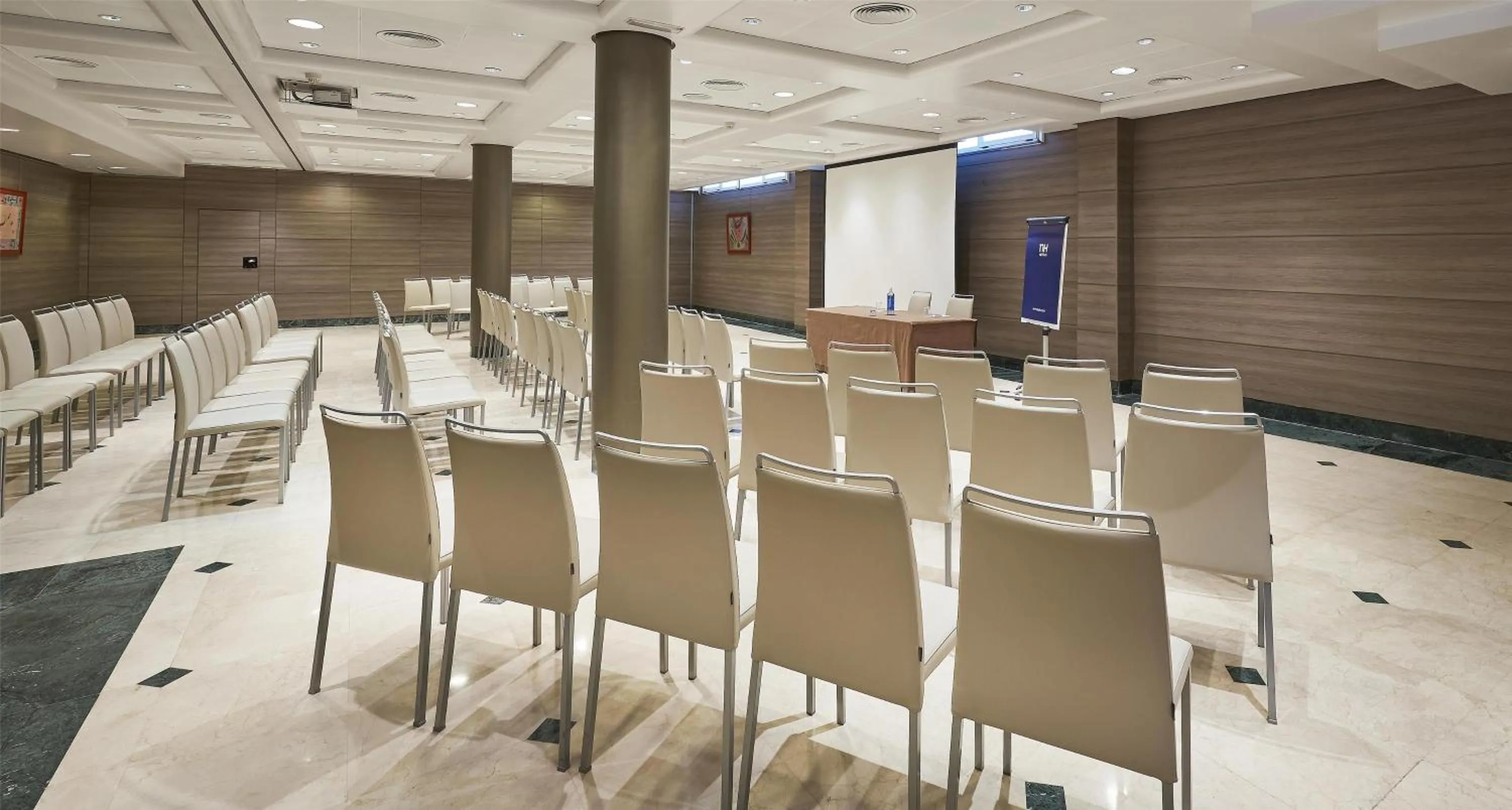 Meeting/conference room in NH Valencia Center