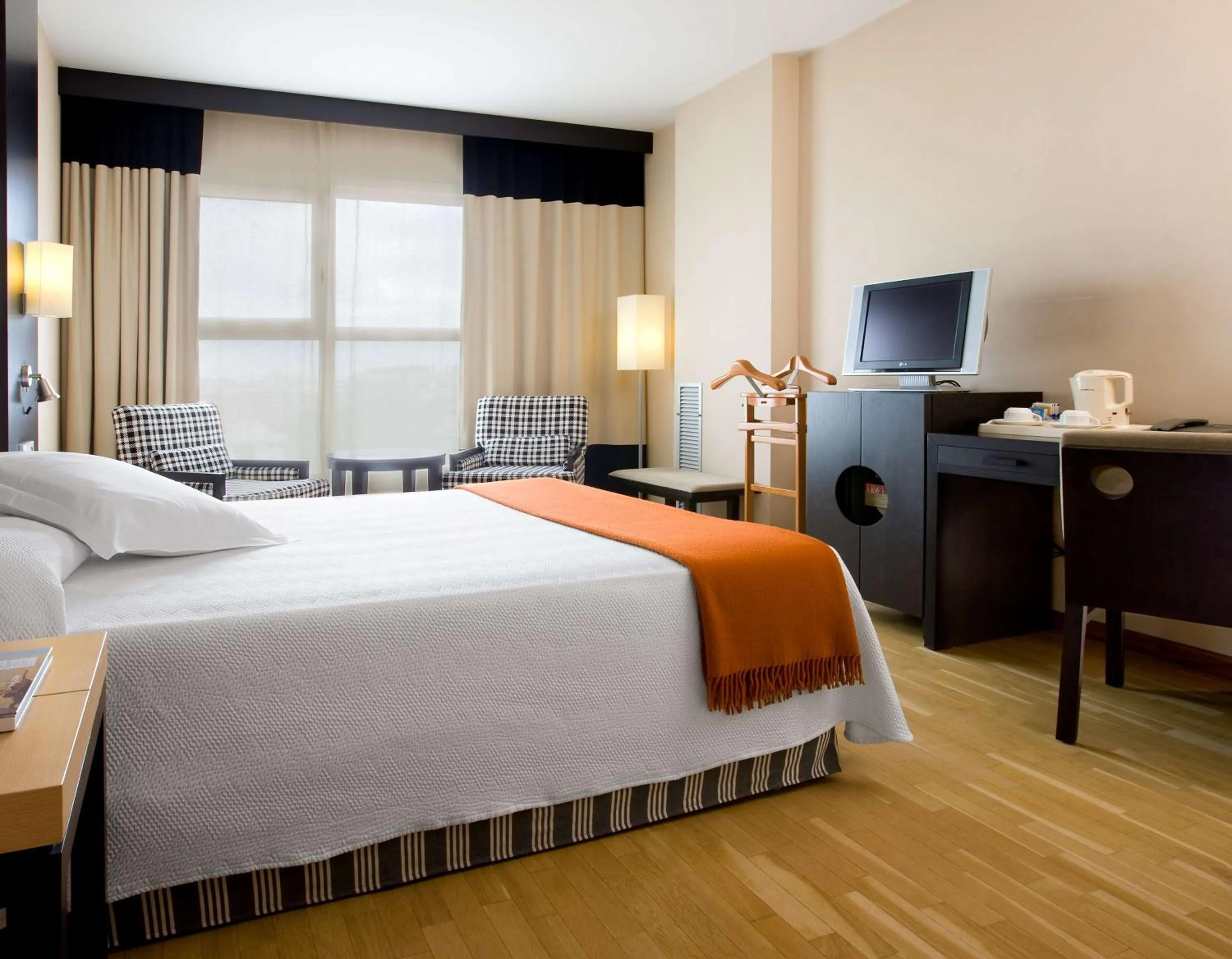 Superior Double or Twin Room in NH Valencia Center