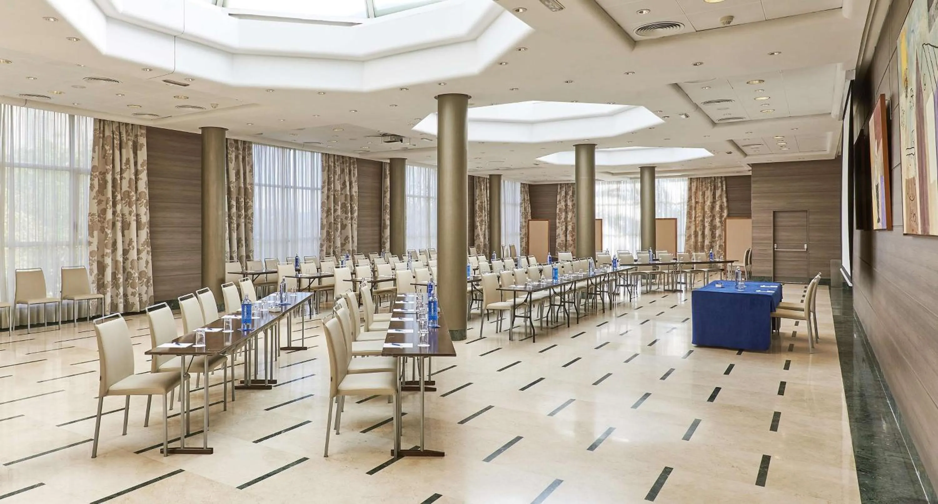 Meeting/conference room in NH Valencia Center