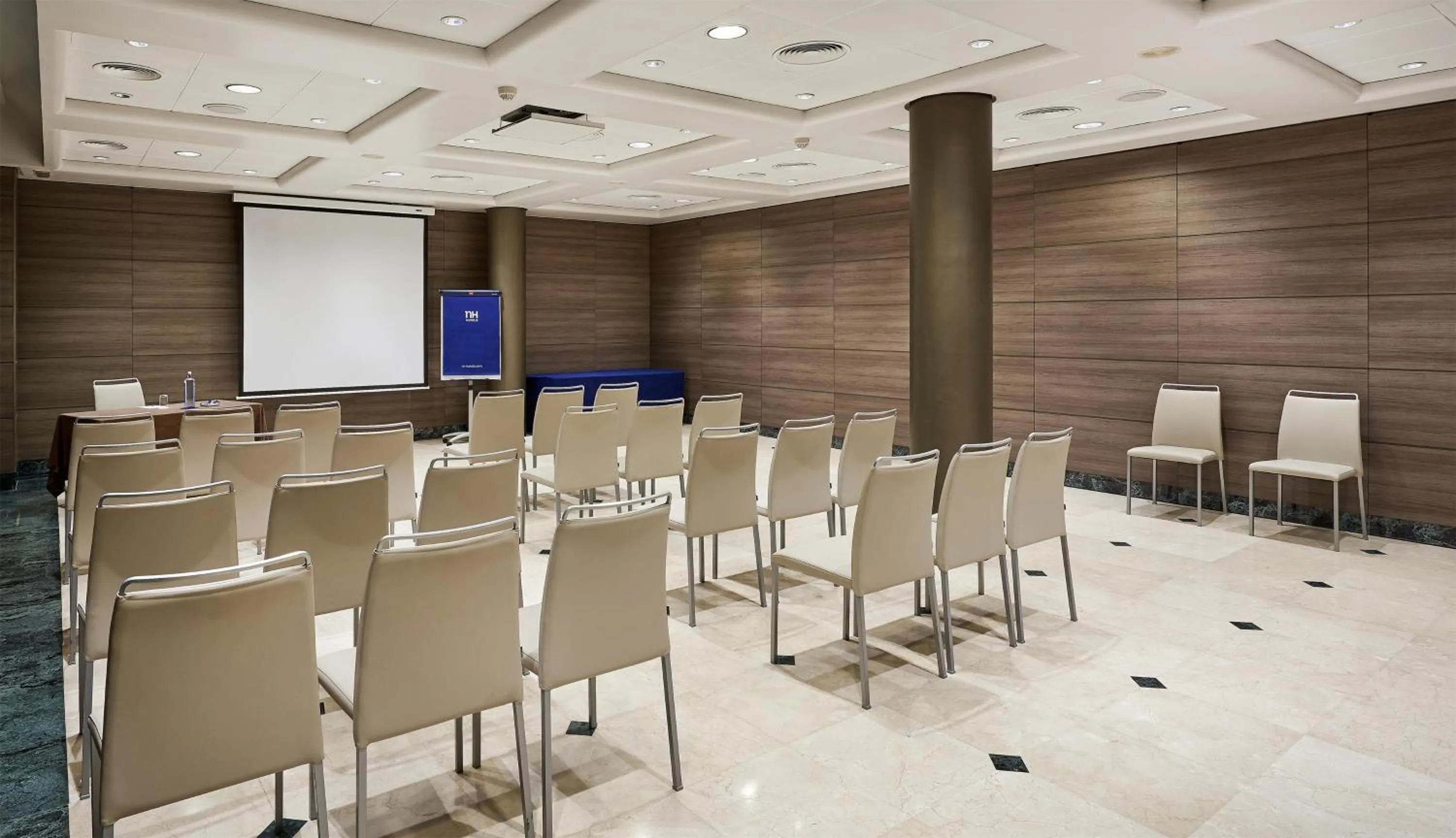 Meeting/conference room in NH Valencia Center