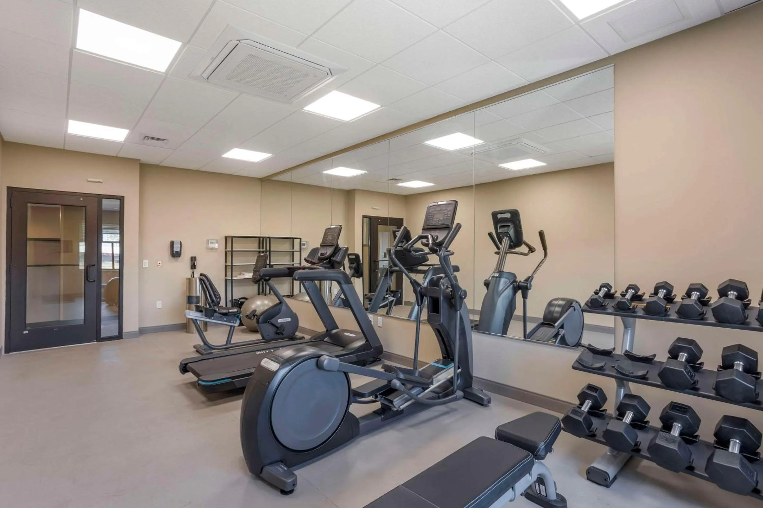 Fitness centre/facilities in MainStay Suites North - Central York