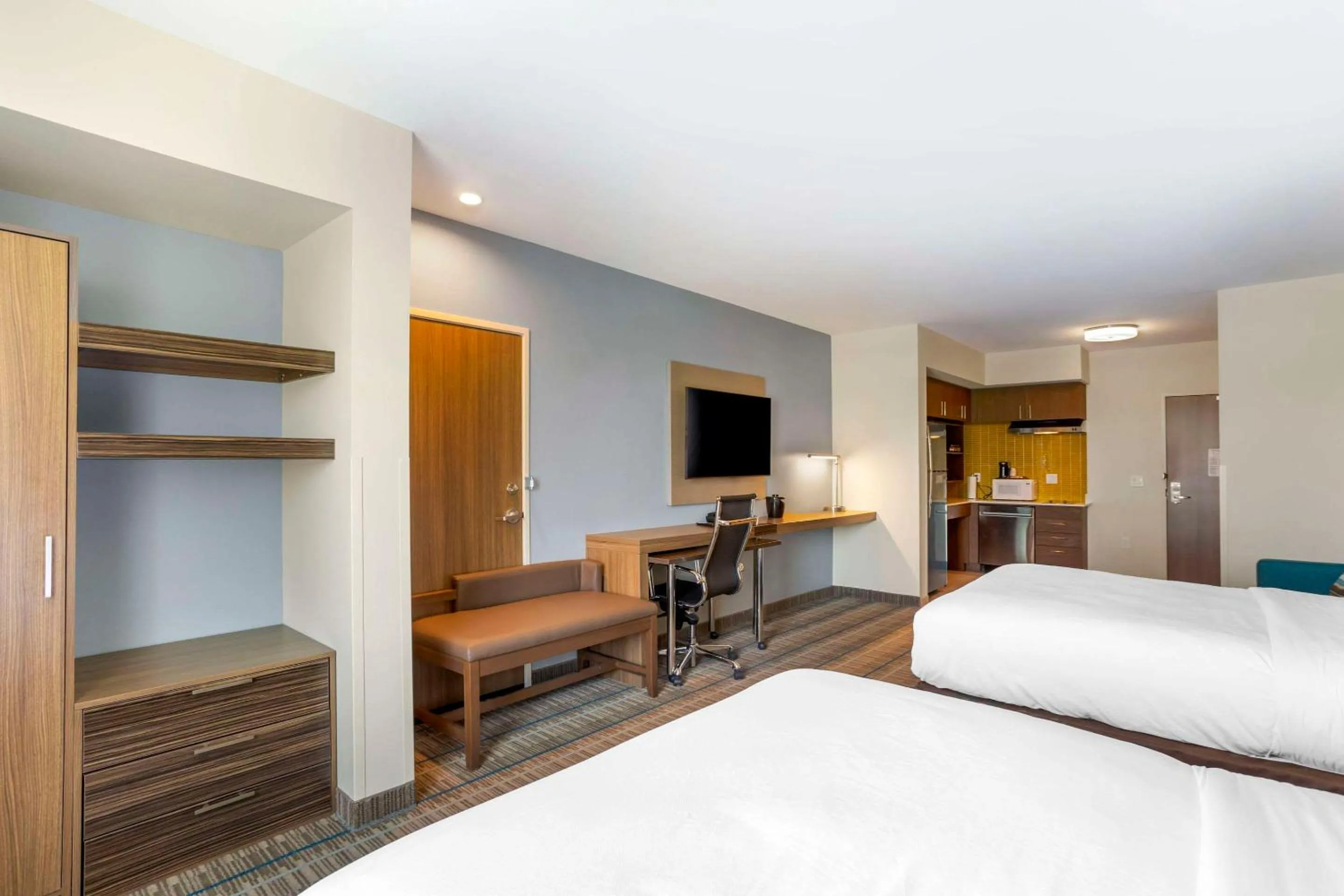 Bedroom, Bed in MainStay Suites North - Central York