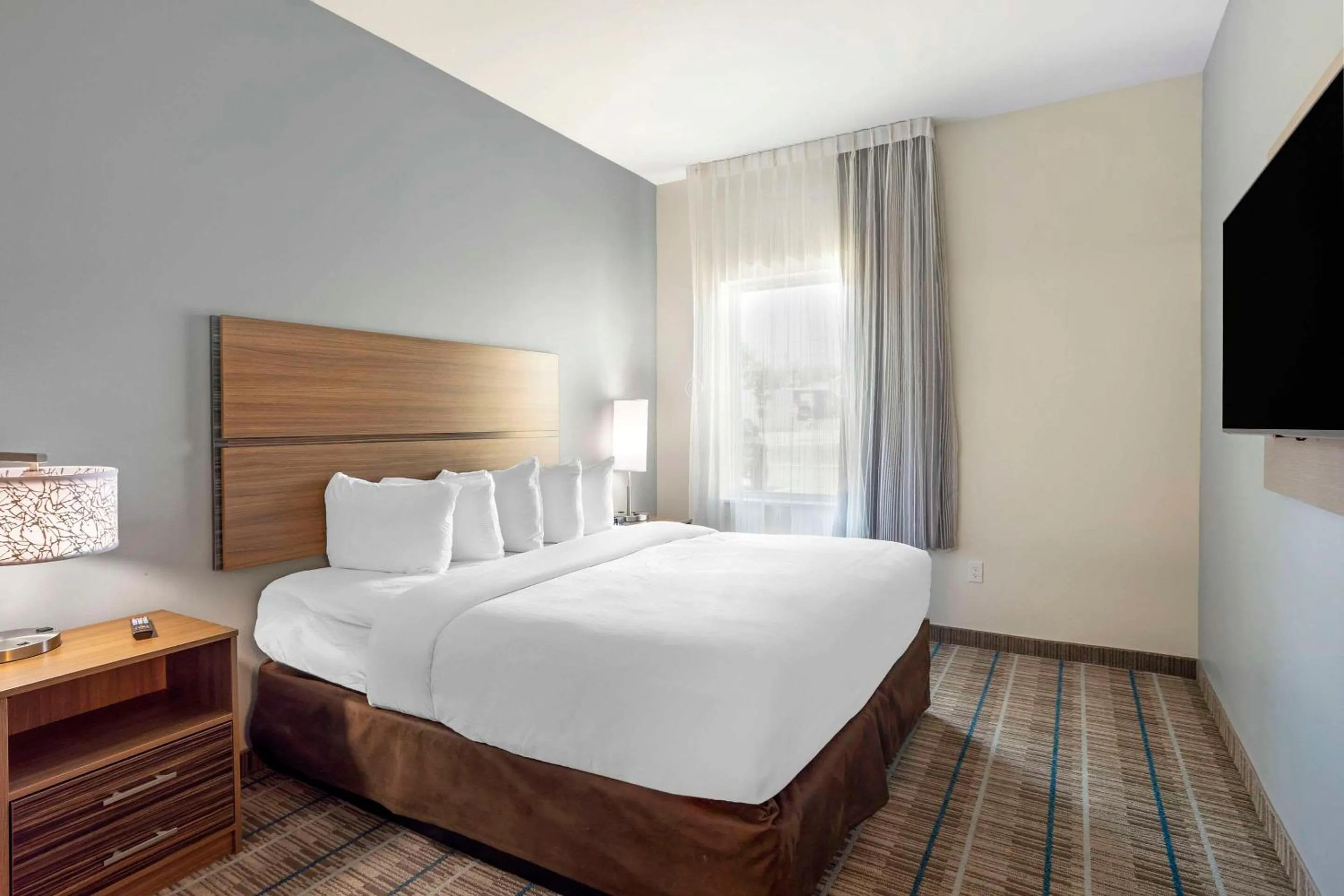 Bedroom, Bed in MainStay Suites North - Central York