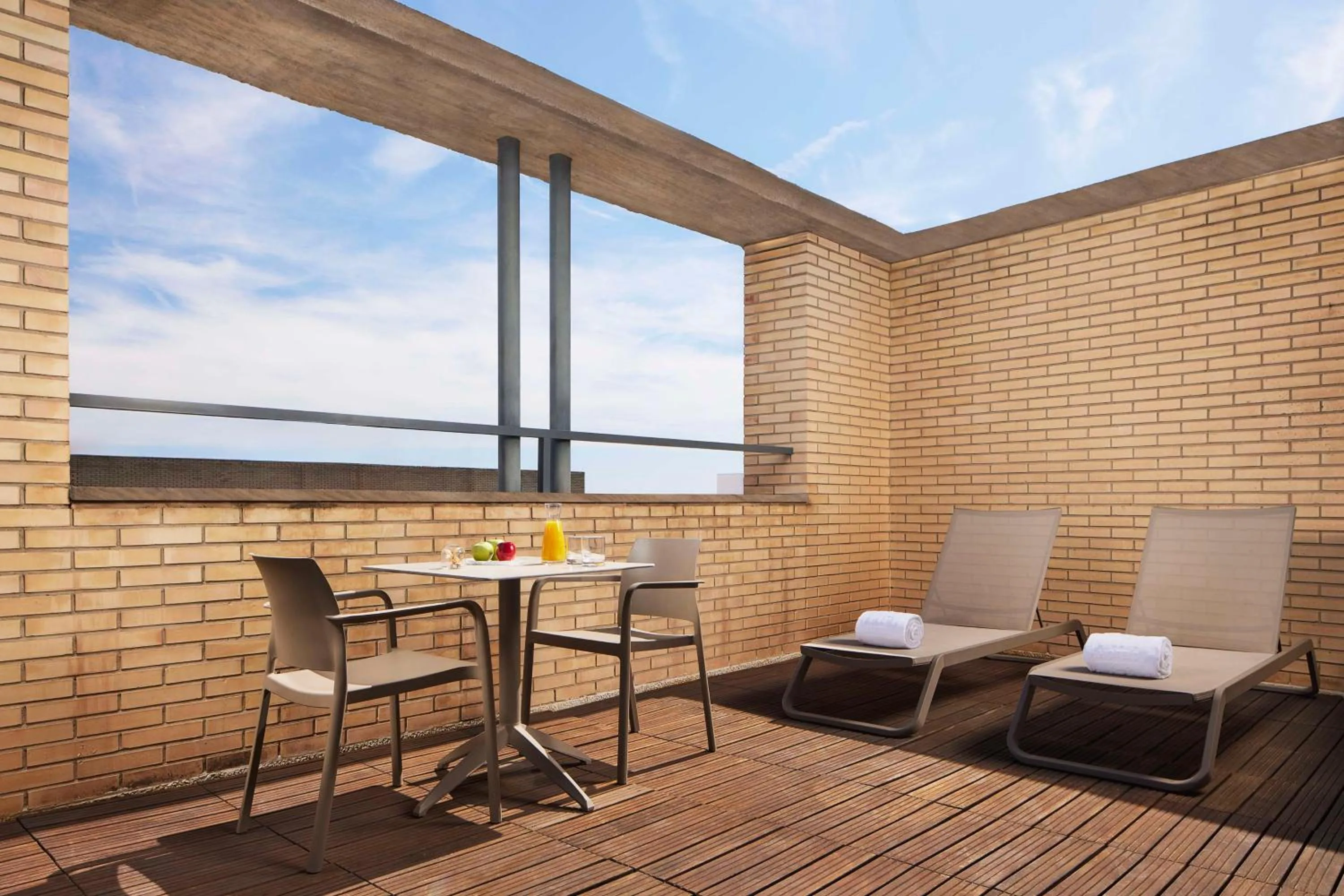 Photo of the whole room in NH Ciudad de Valencia