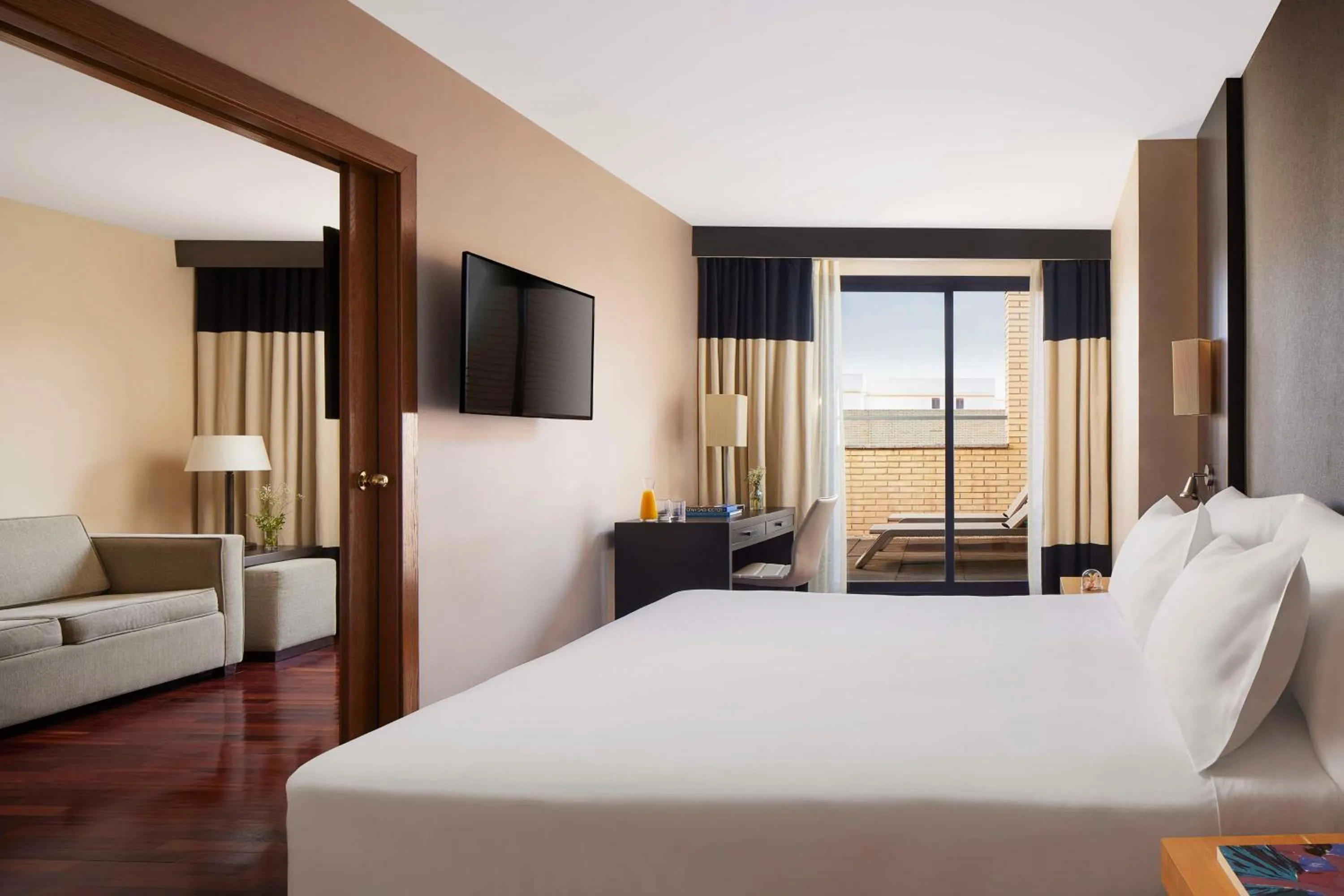 Bedroom, Bed in NH Ciudad de Valencia