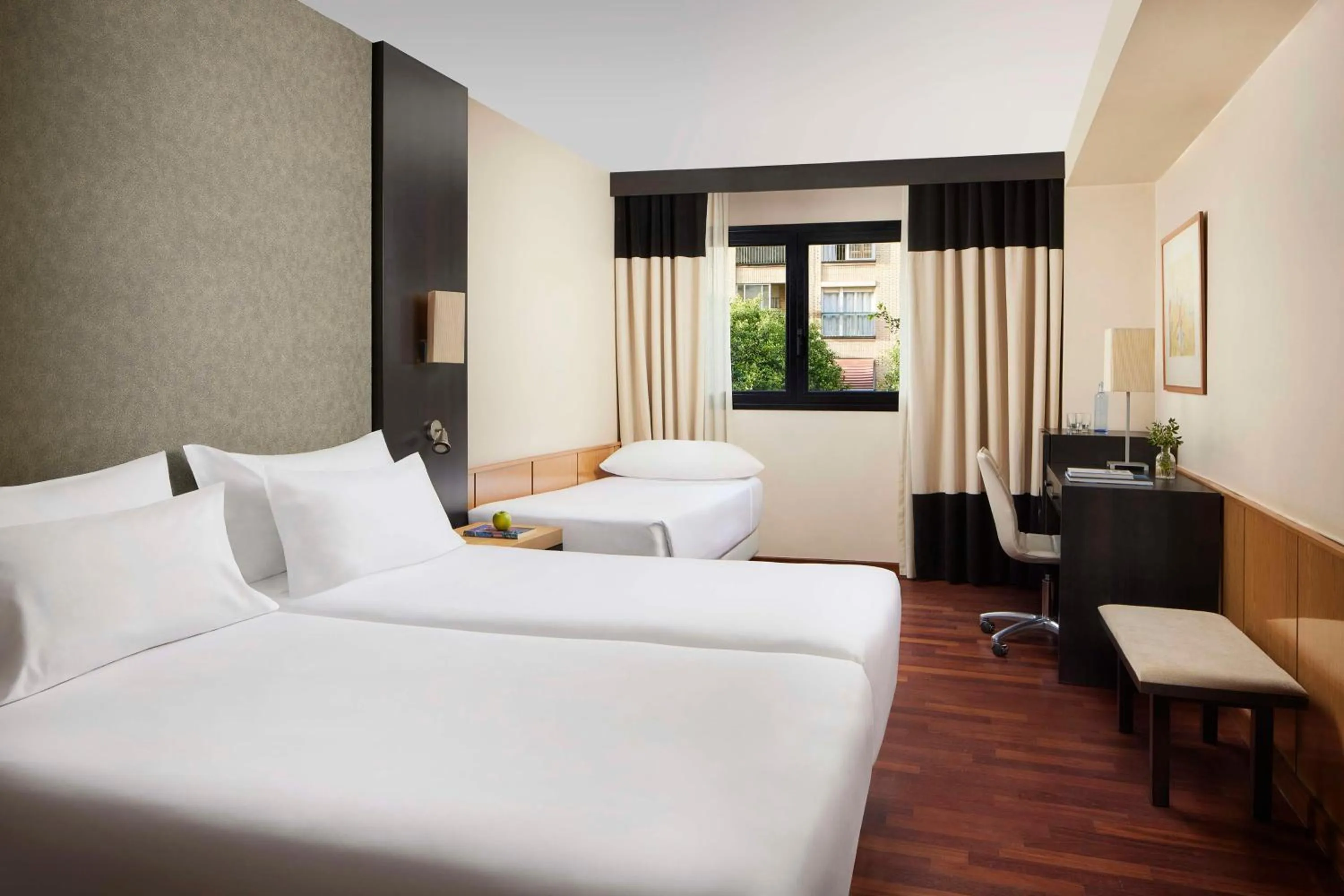 Bedroom, Bed in NH Ciudad de Valencia