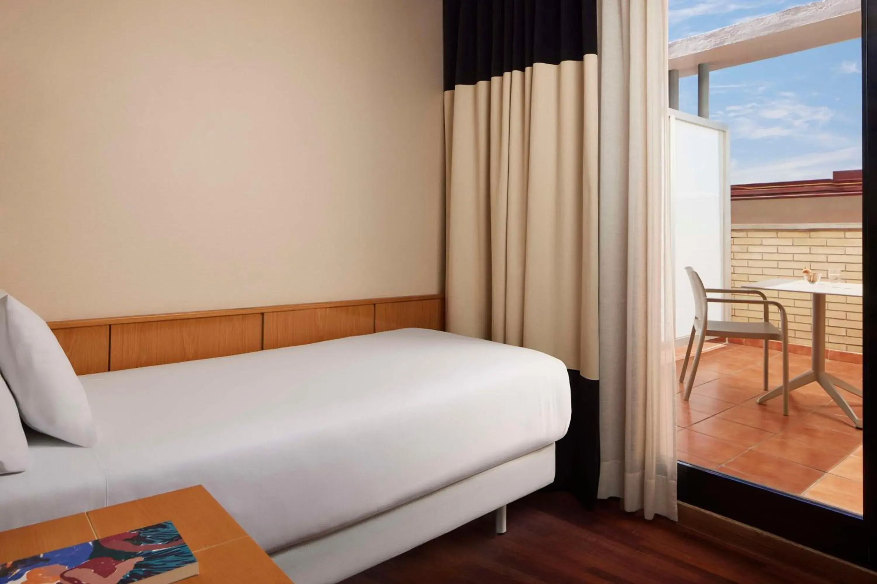 Standard Single Room in NH Ciudad de Valencia Standard Single Room in NH Ciudad de Valencia