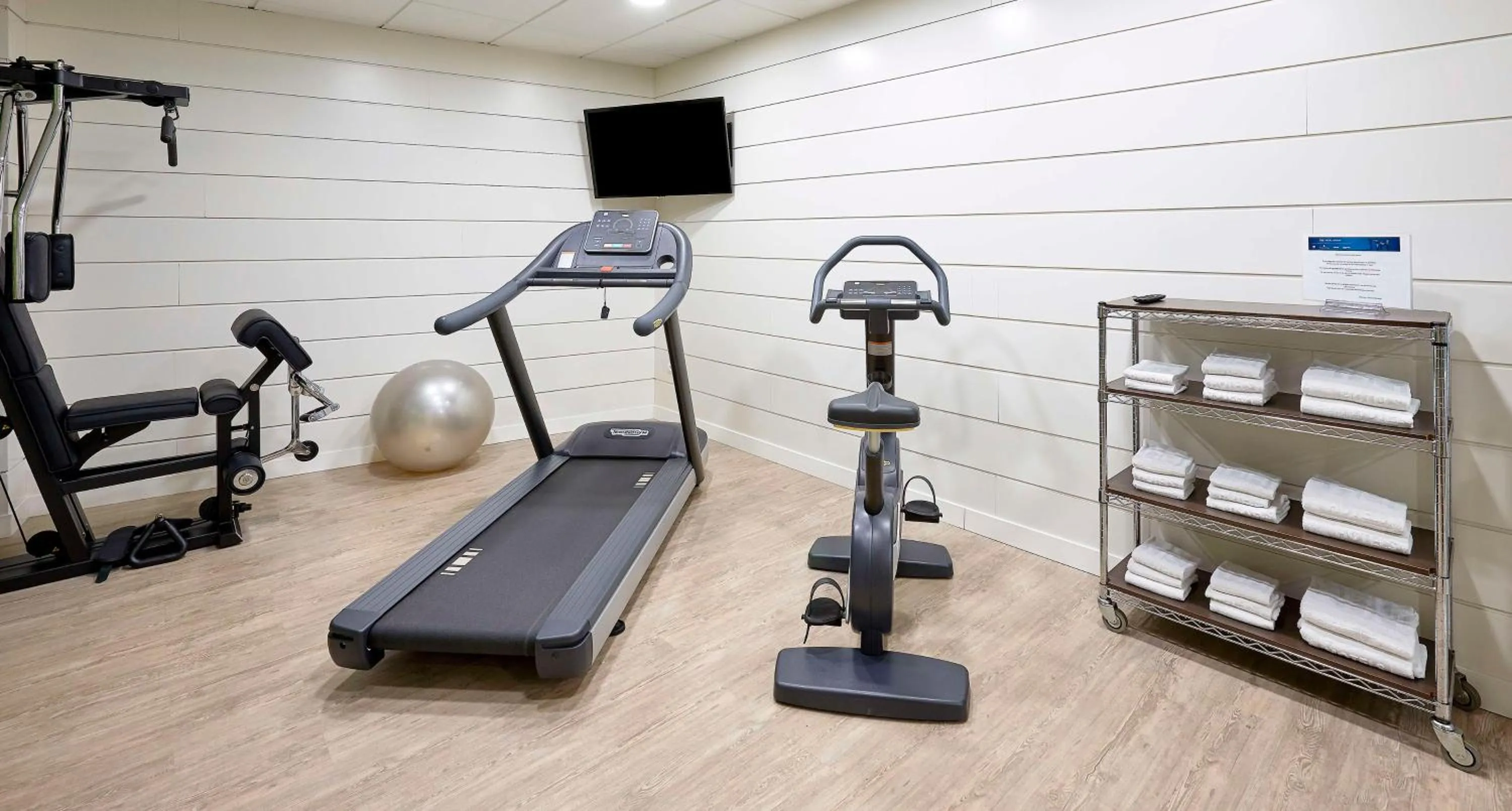 Fitness centre/facilities in NH Ciudad de Valencia