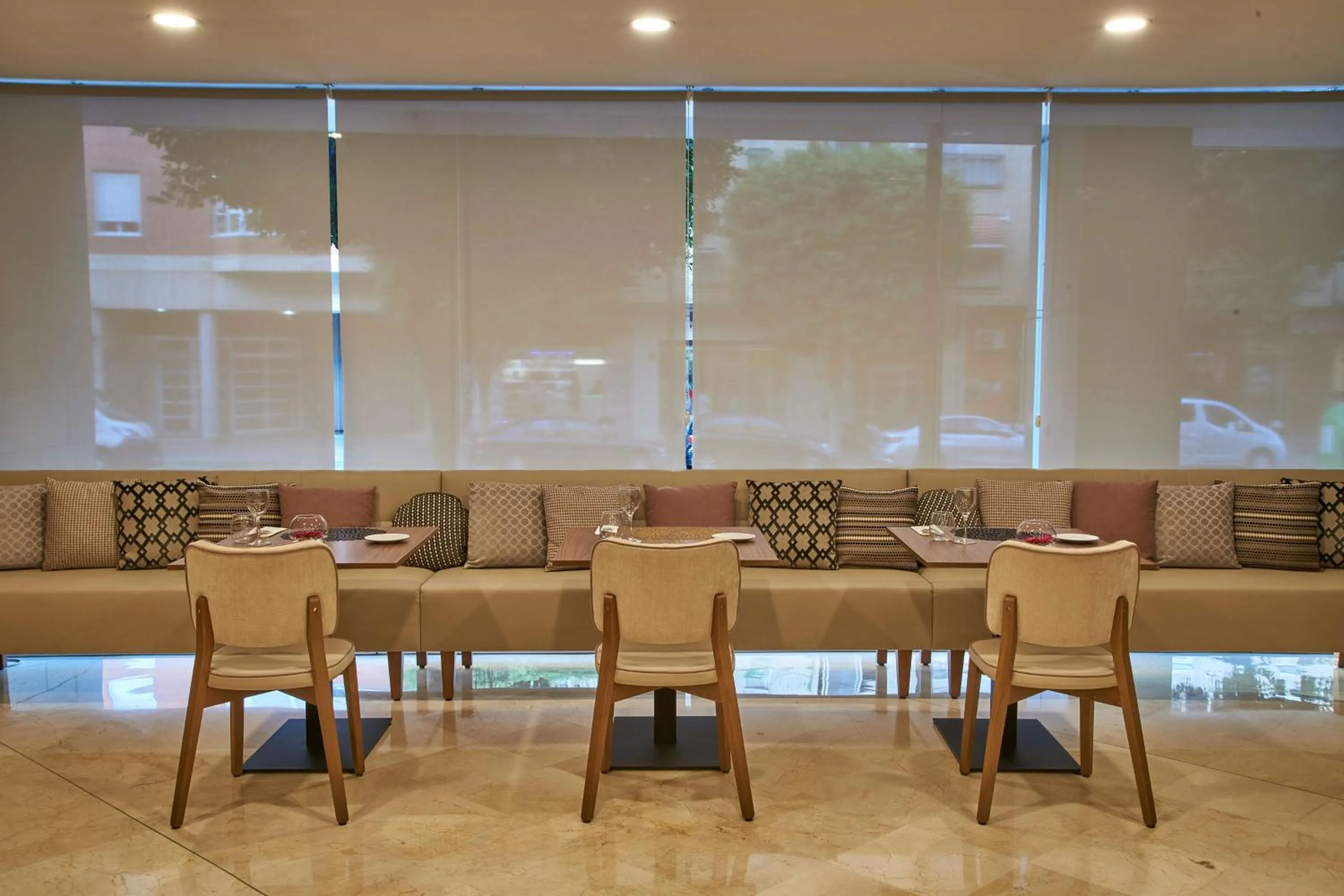 Restaurant/places to eat in NH Ciudad de Valencia