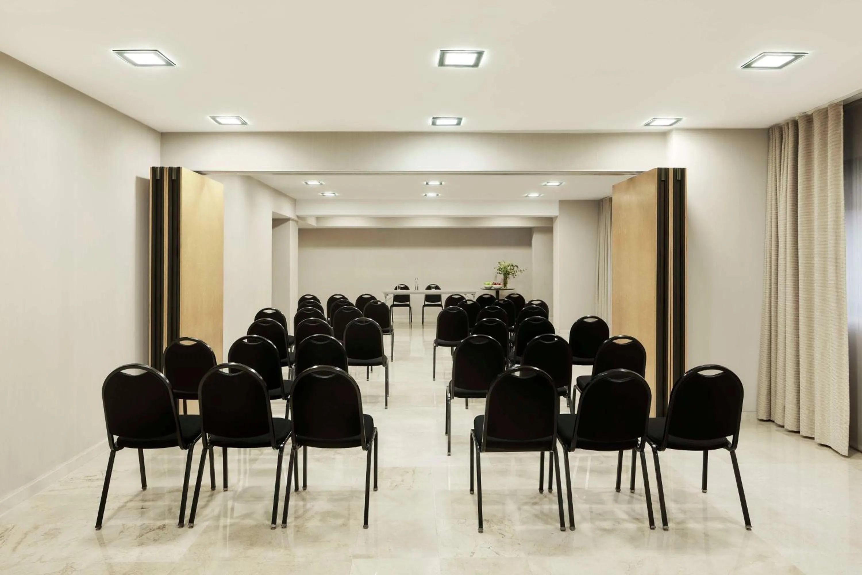 Meeting/conference room in NH Ciudad de Valencia