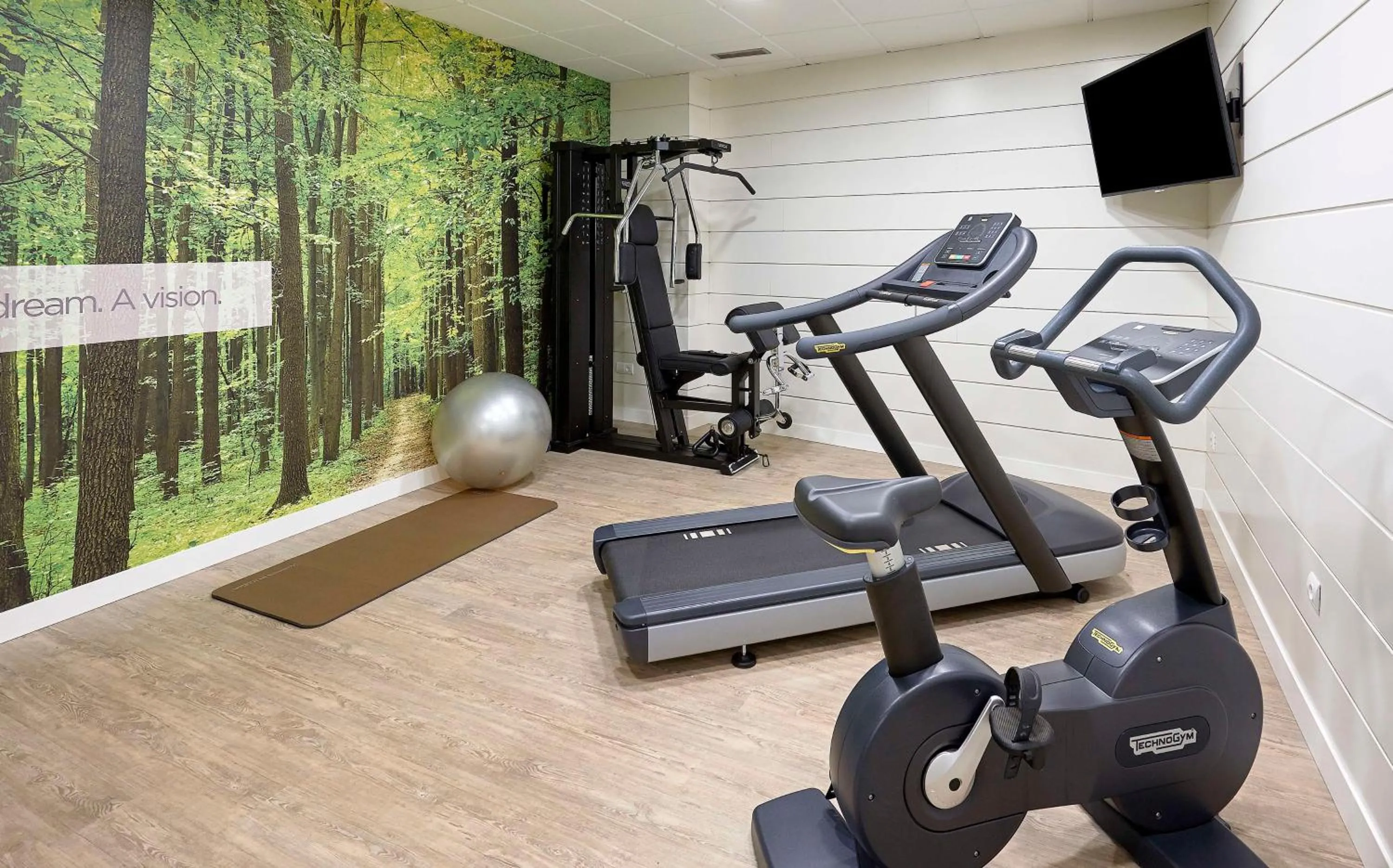 Fitness centre/facilities in NH Ciudad de Valencia