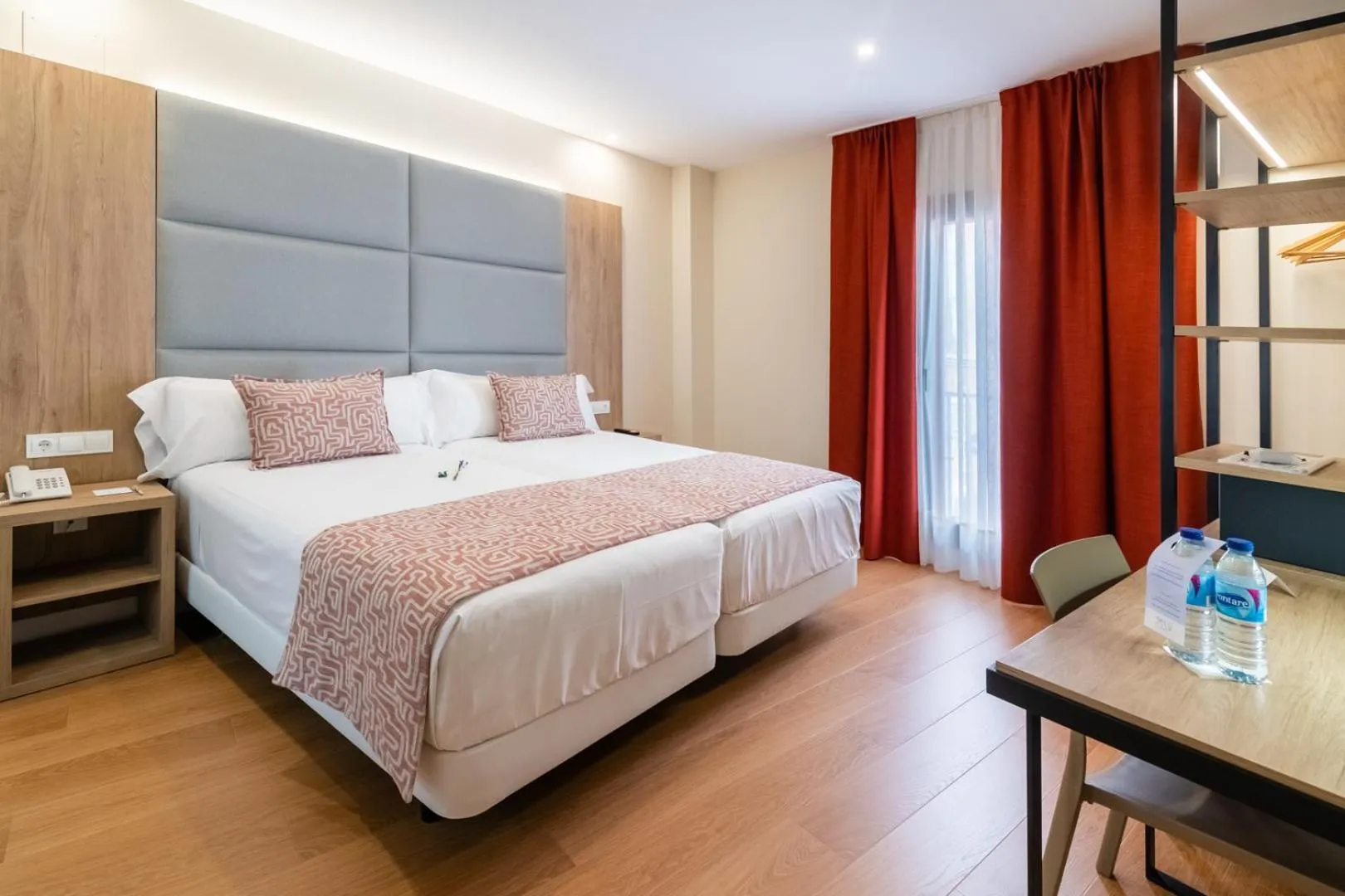 Bedroom, Bed in Hotel Selu