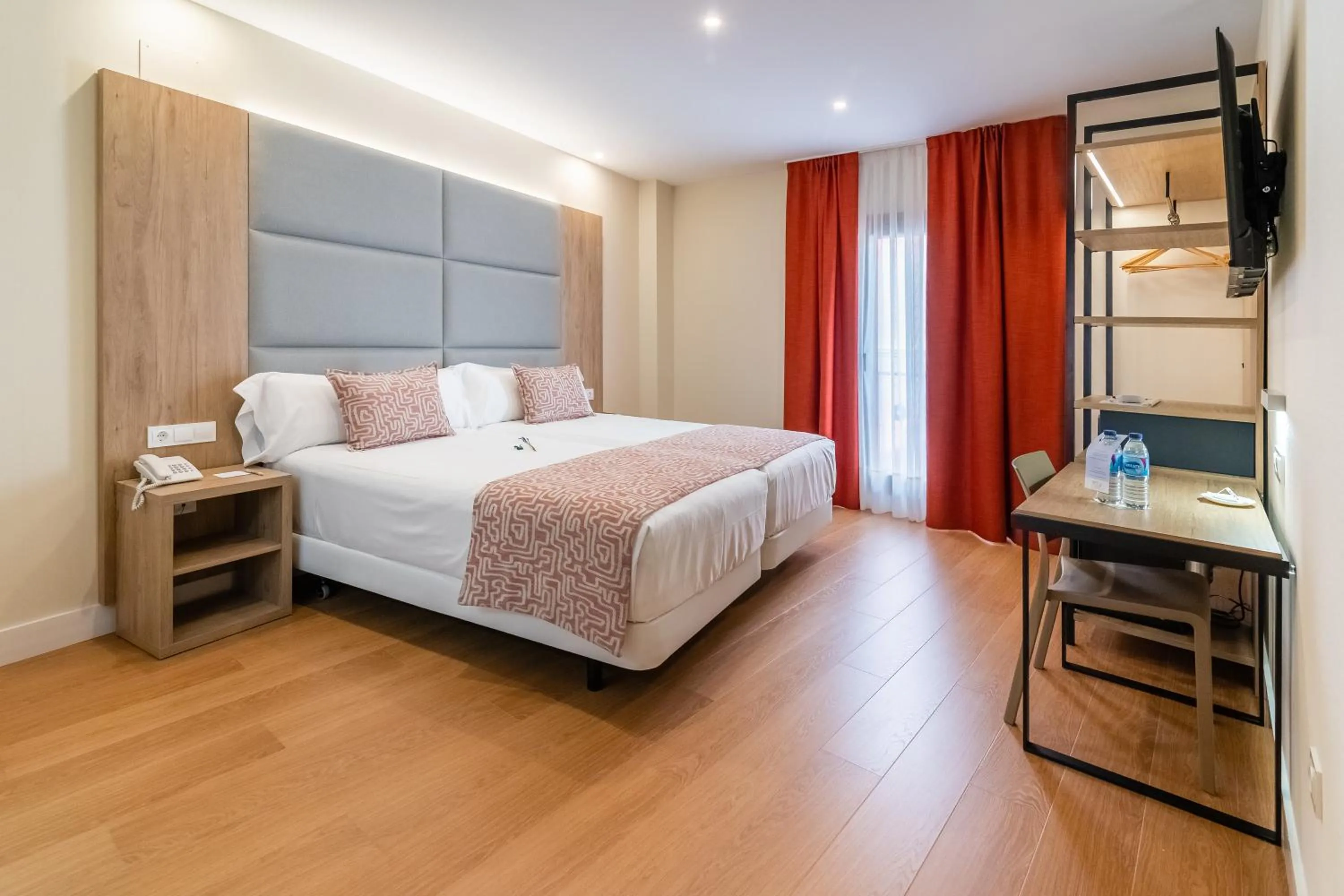 Photo of the whole room, Bed in Hotel Selu