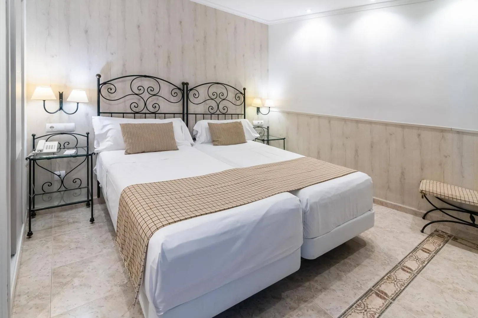 Photo of the whole room, Bed in Hotel Selu