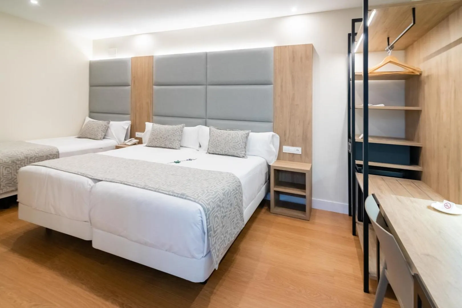 Photo of the whole room, Bed in Hotel Selu