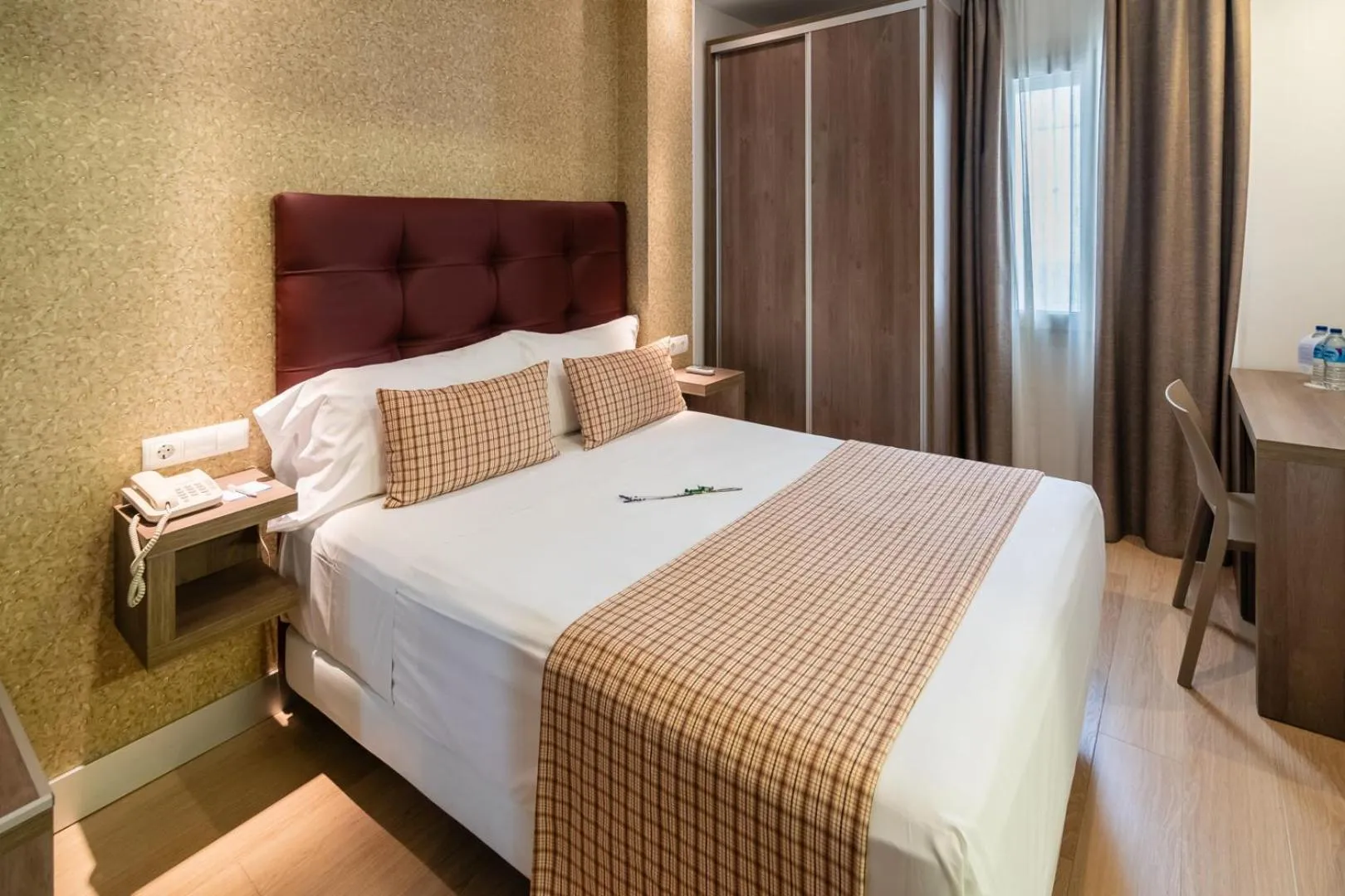 Photo of the whole room, Bed in Hotel Selu