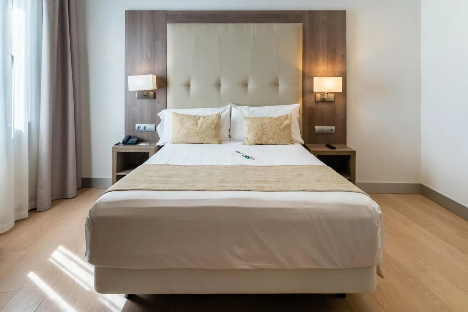 Photo of the whole room, Bed in Hotel Selu