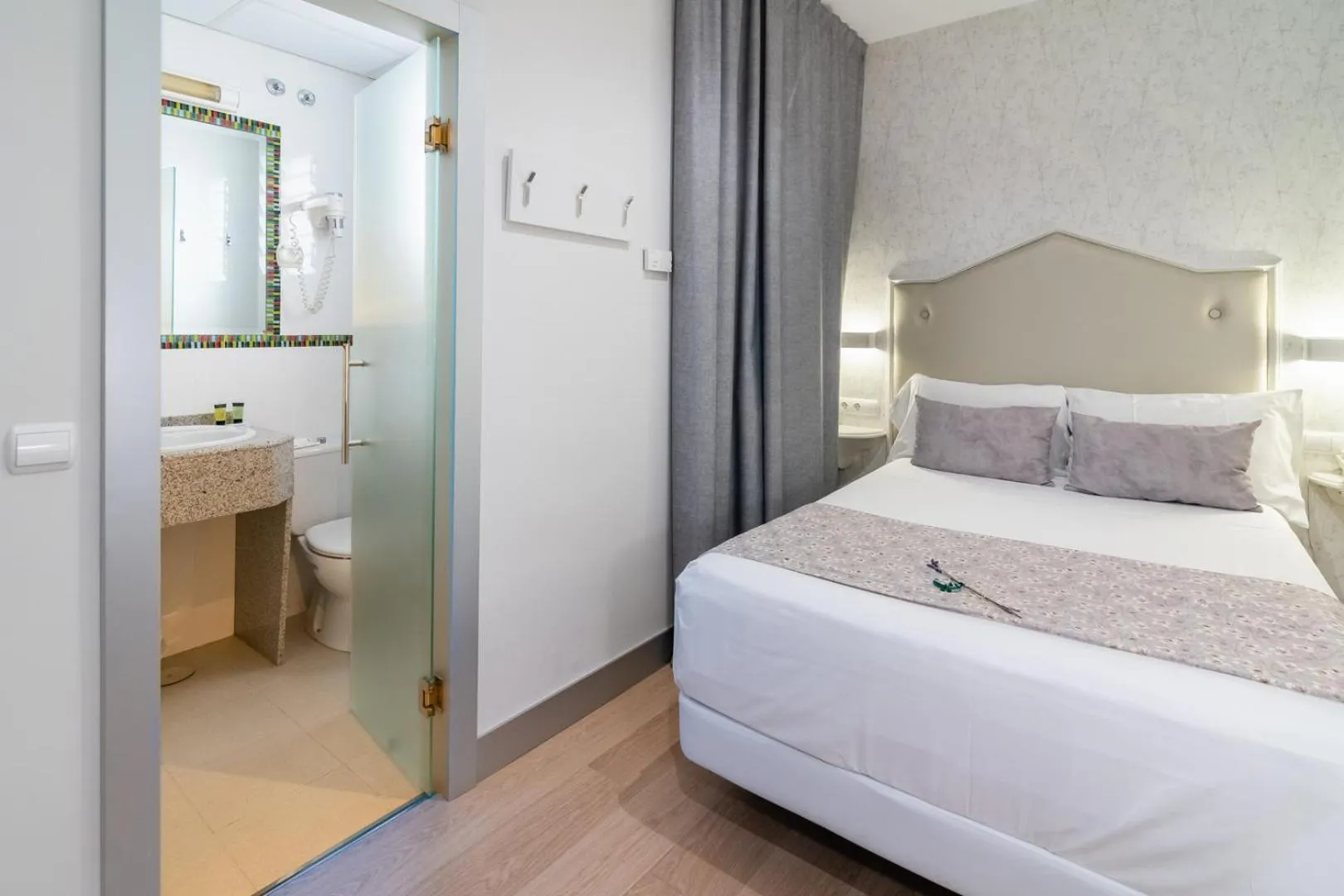 Photo of the whole room, Bed in Hotel Selu