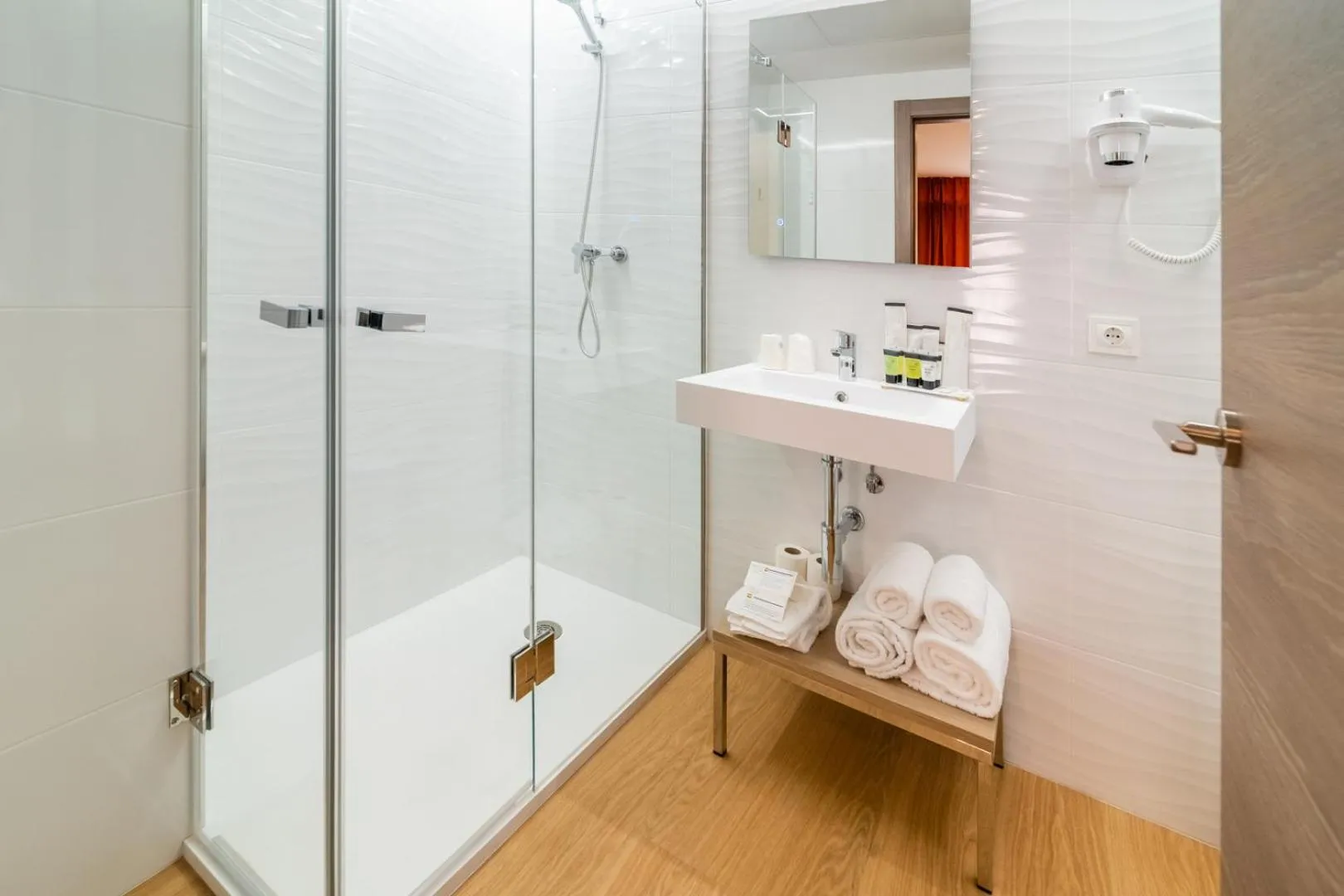 Shower in Hotel Selu