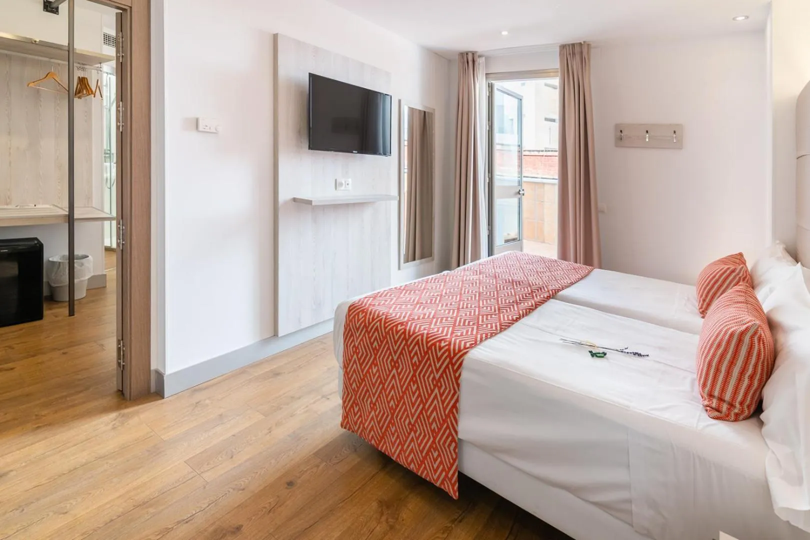 Photo of the whole room, Bed in Hotel Selu