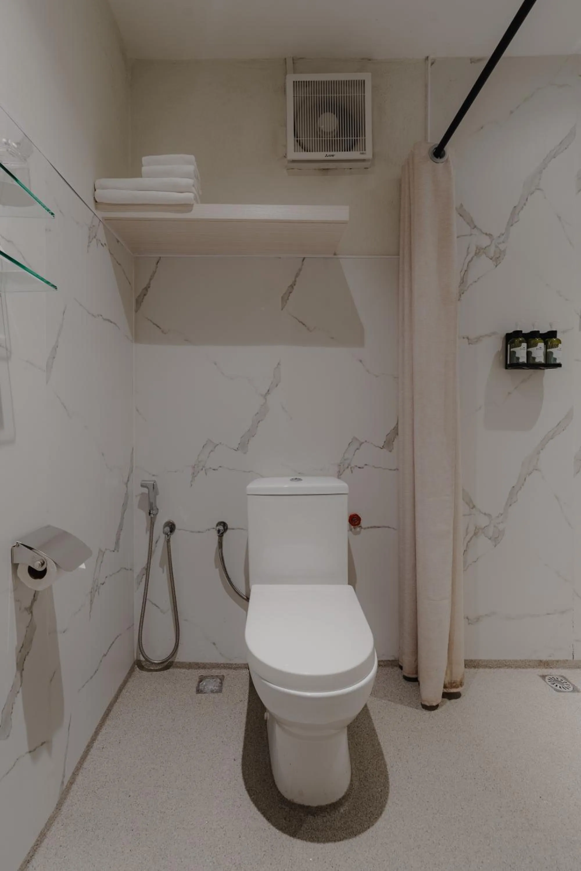 Bathroom in Signel Poshtel, the Rare Gem of North Borneo