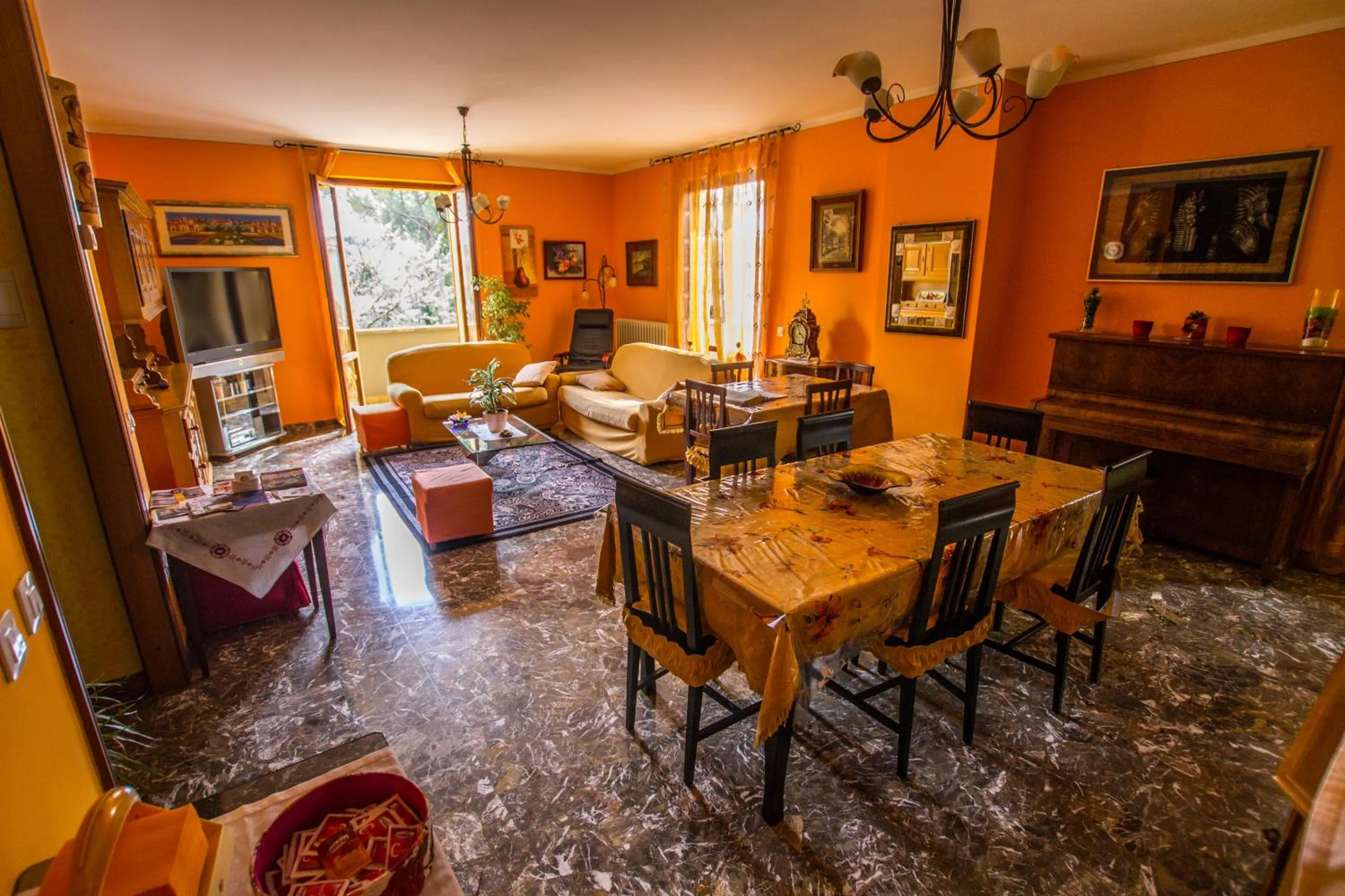 Communal lounge/ TV room in B&B I Narcisi