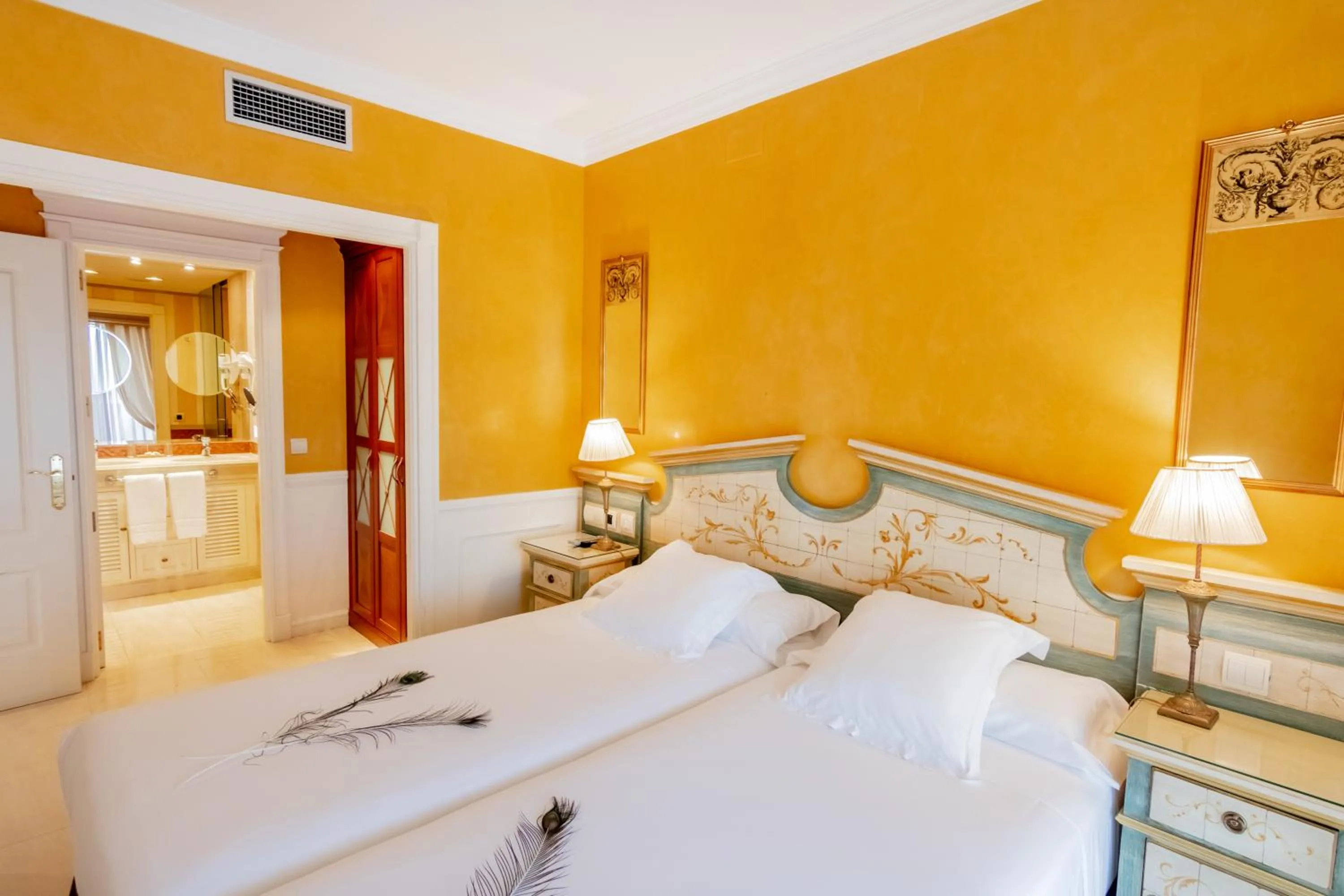 Bedroom, Bed in Guadalpin Suites