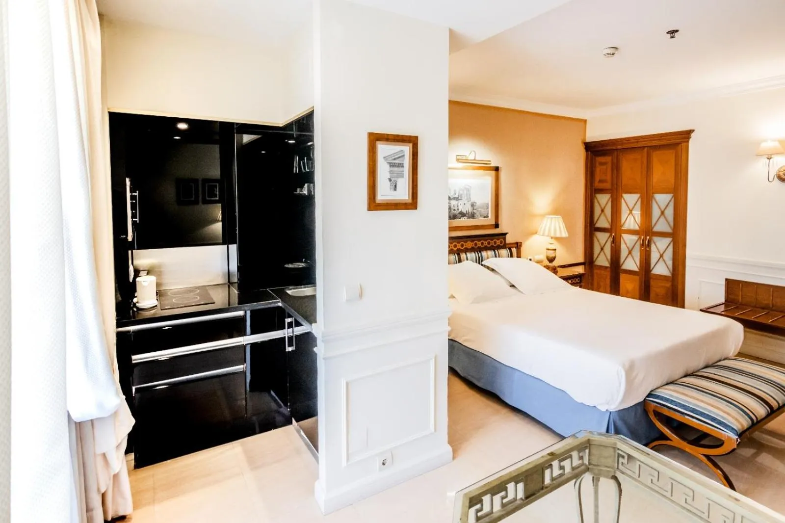 Bed in Guadalpin Suites