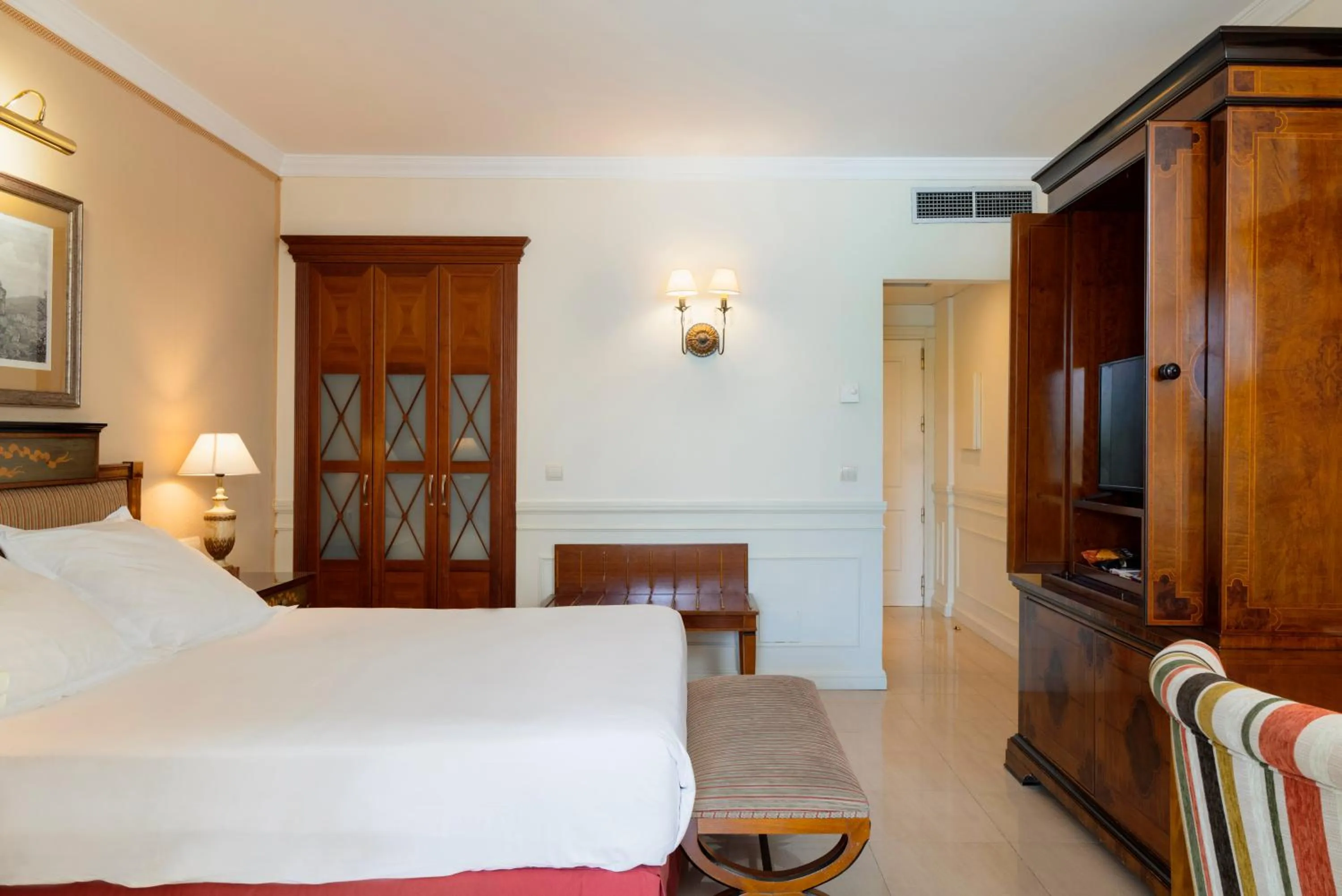 Bed in Guadalpin Suites