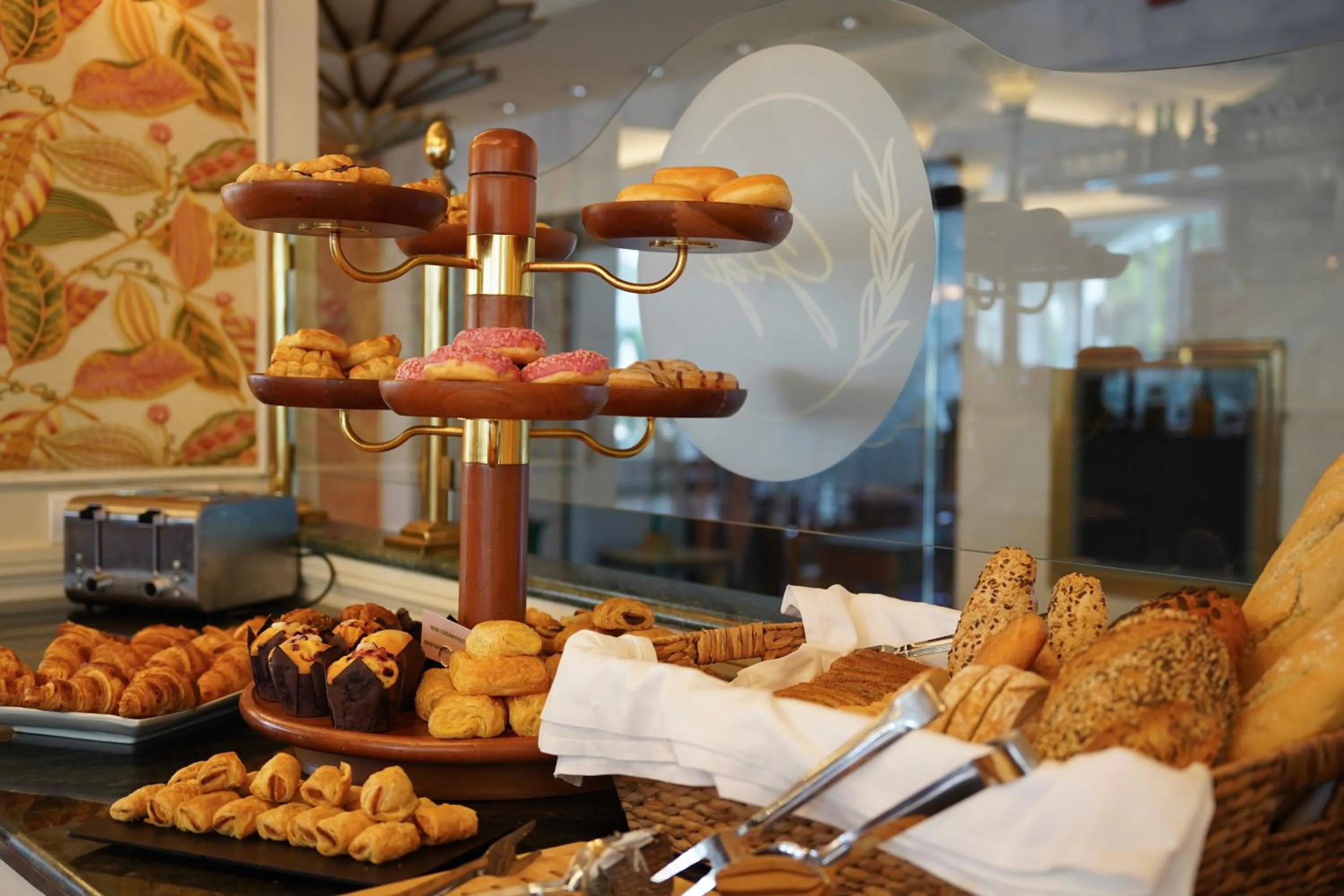 Buffet breakfast in Guadalpin Suites