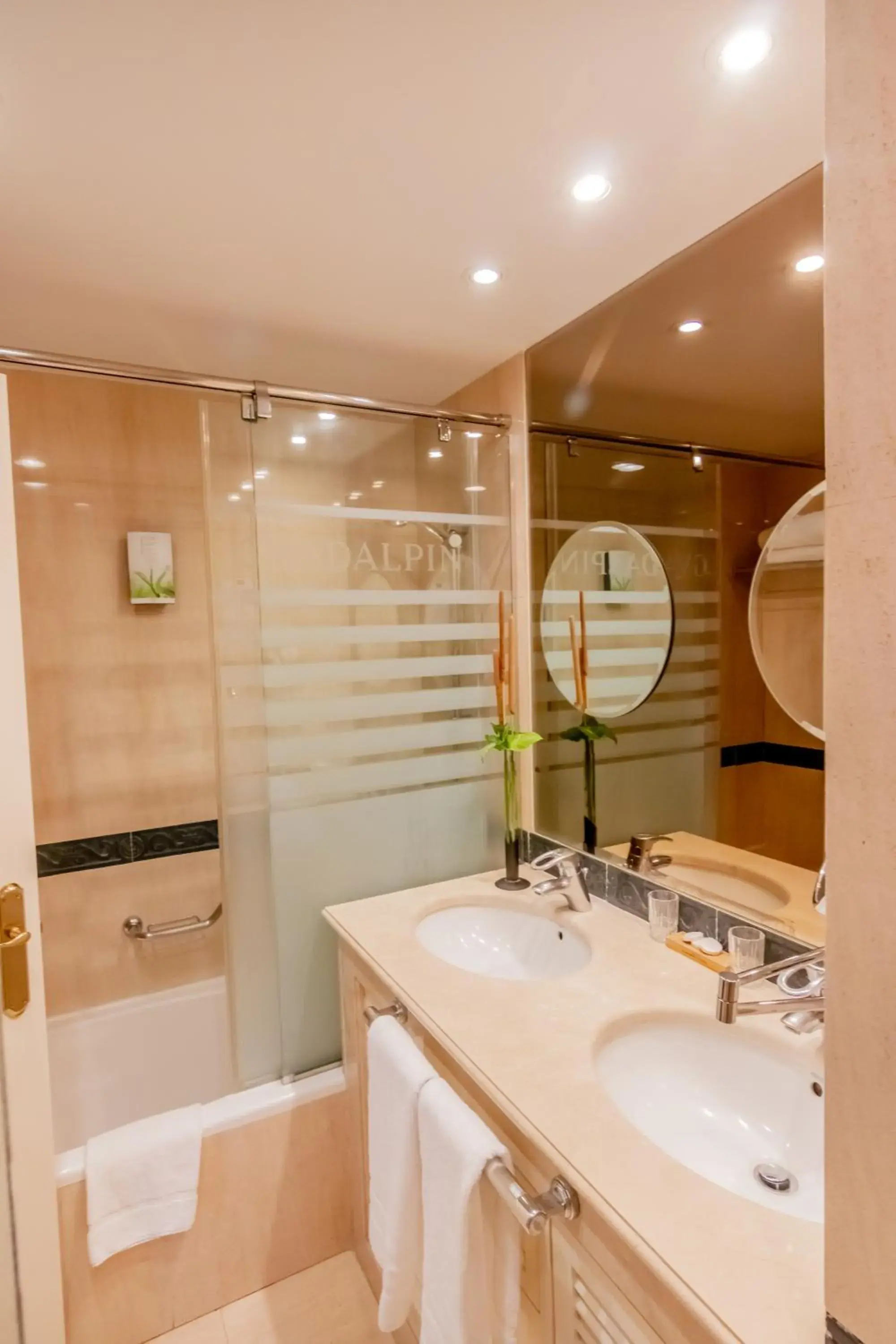 Two Bedroom Penthouse Apartment Superior with Sea View in Guadalpin Suites Two Bedroom Penthouse Apartment Superior with Sea View in Guadalpin Suites