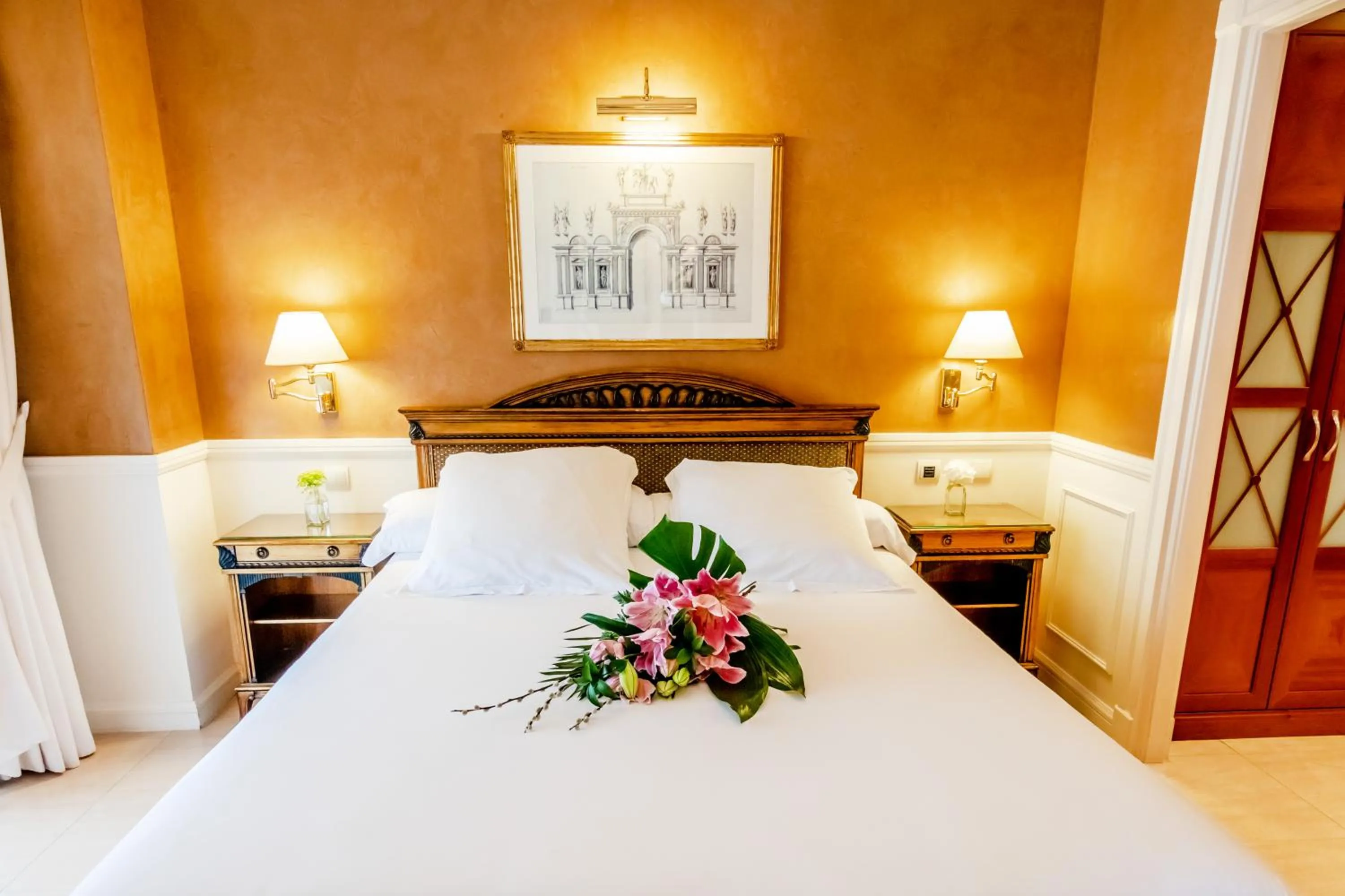 Bedroom, Bed in Guadalpin Suites