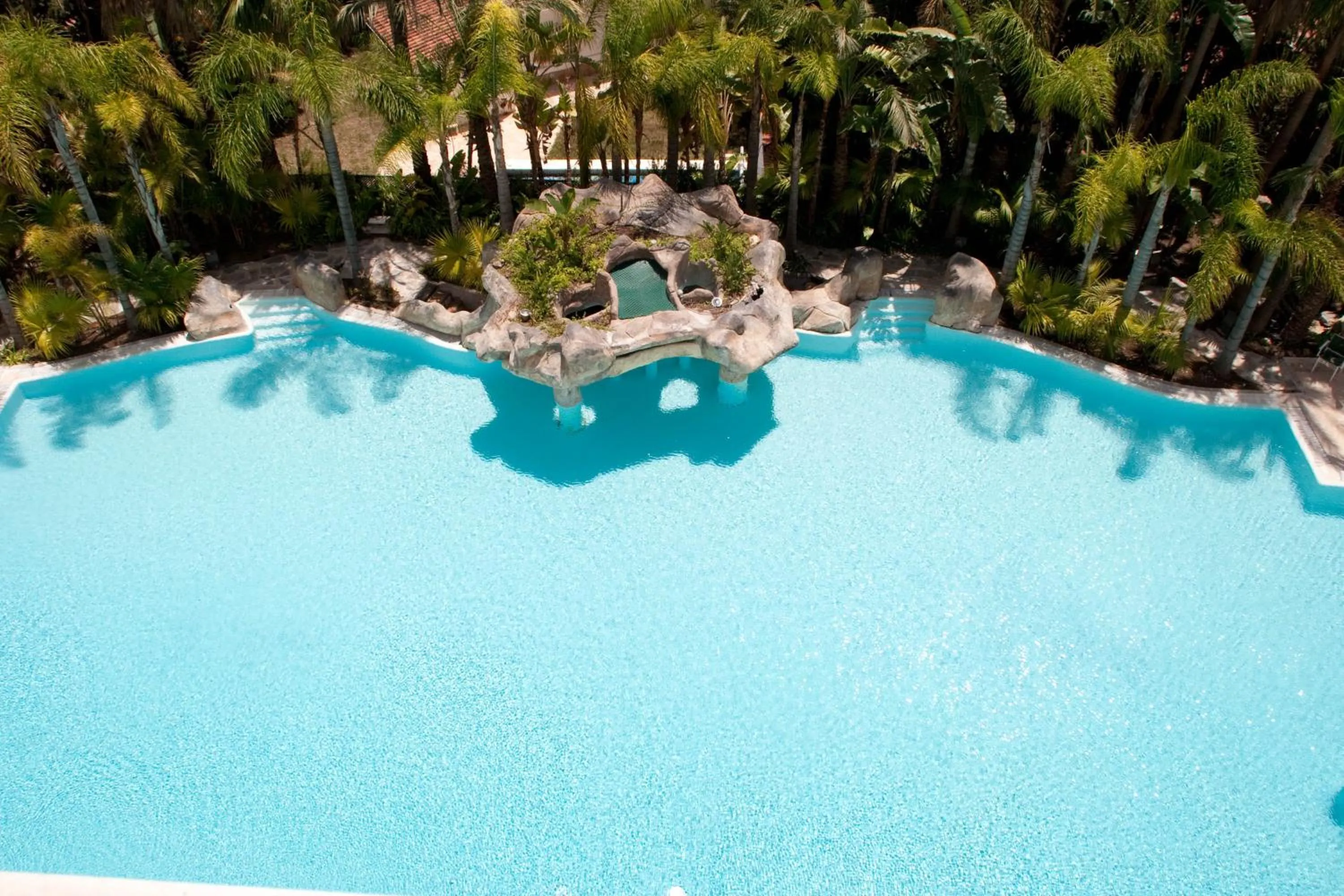 Garden in Guadalpin Suites