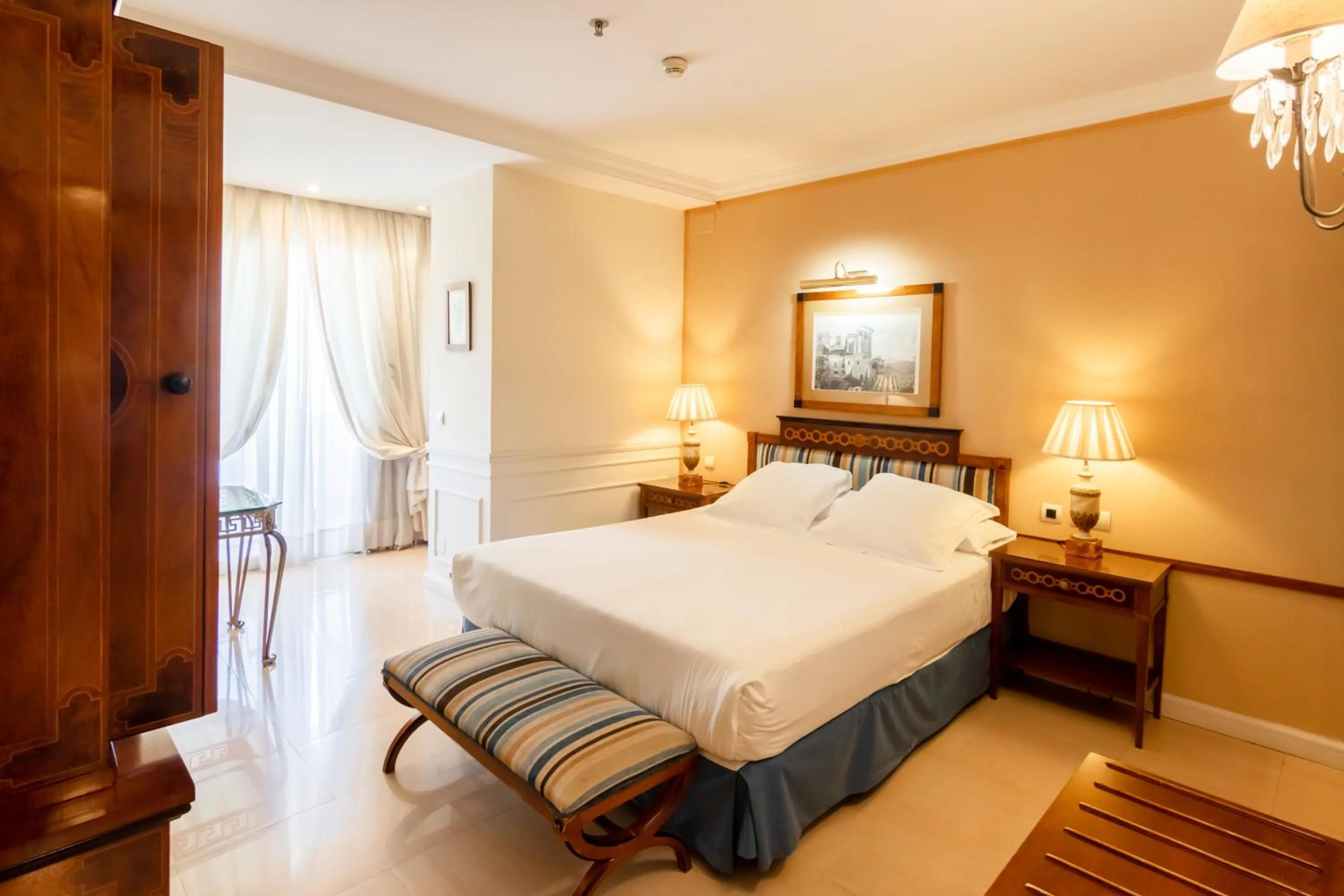 Bed in Guadalpin Suites