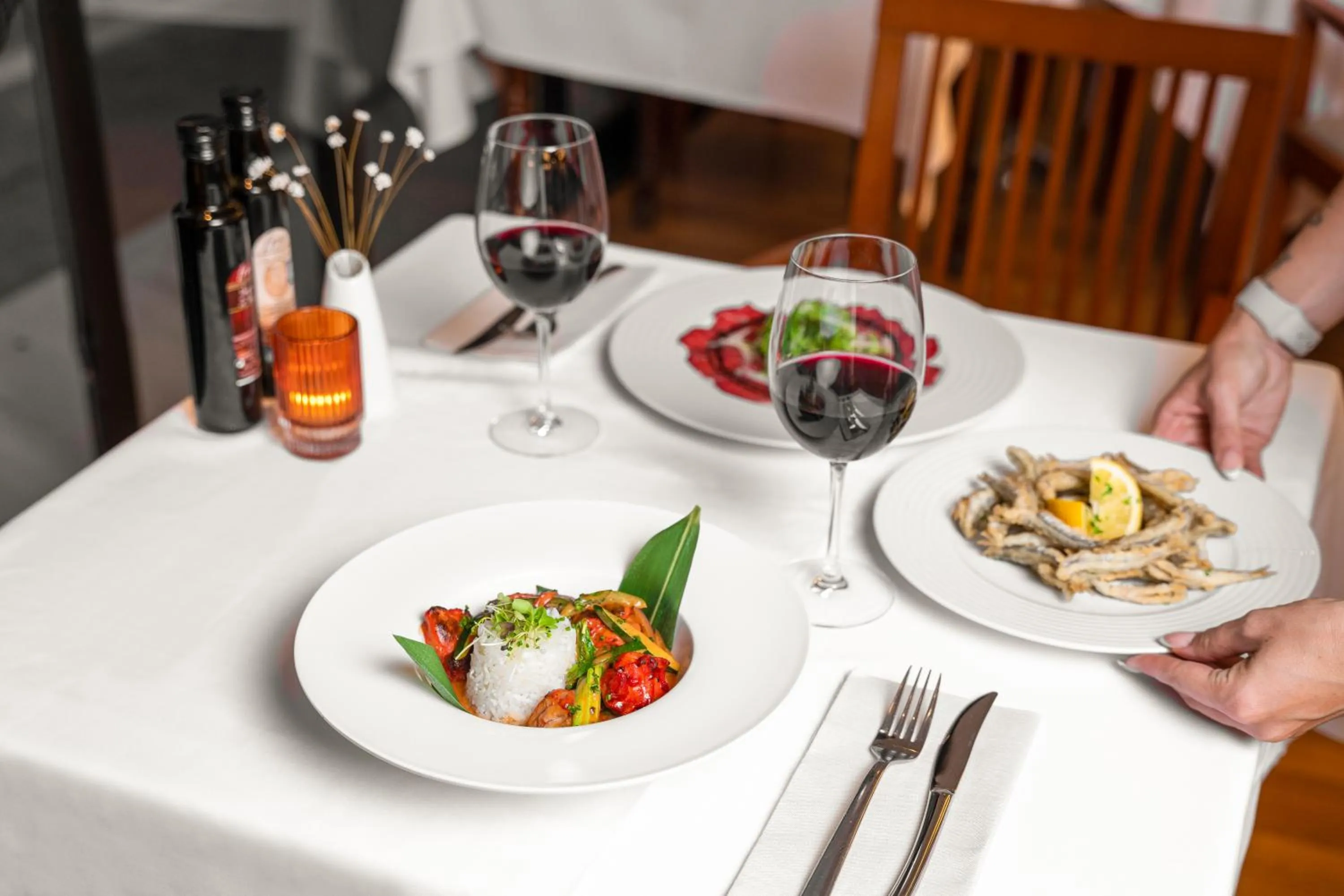 Restaurant/places to eat in Guadalpin Suites