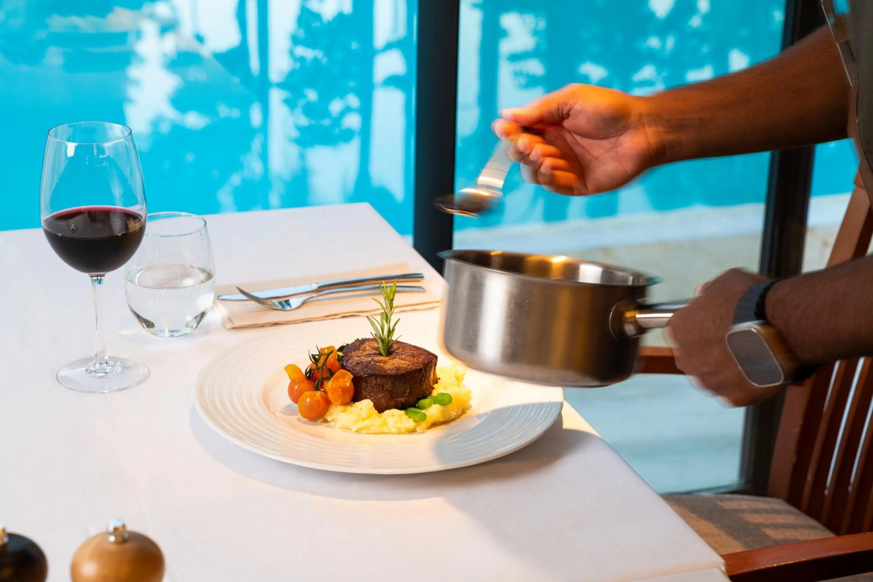 Restaurant/places to eat in Guadalpin Suites