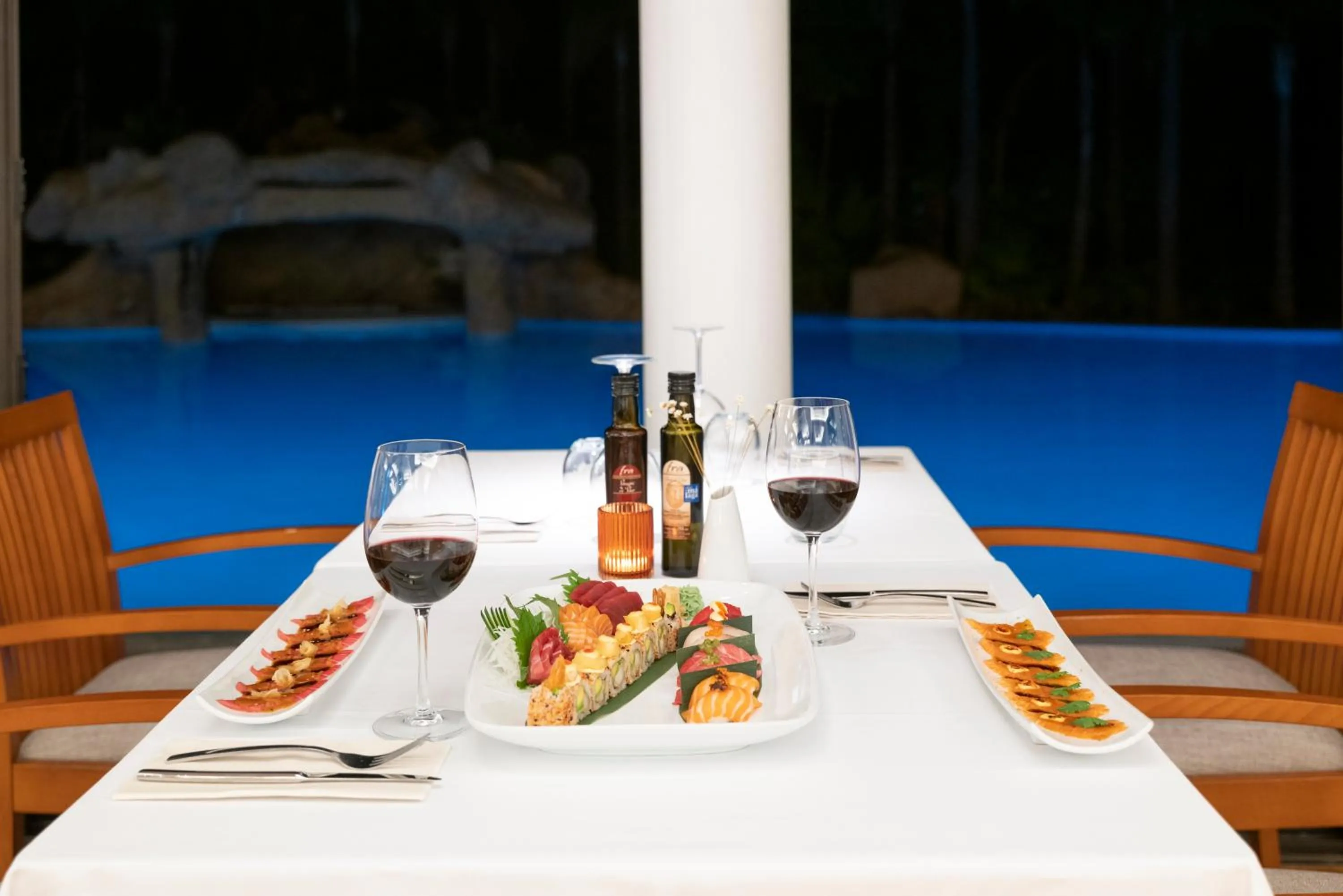 Restaurant/places to eat in Guadalpin Suites