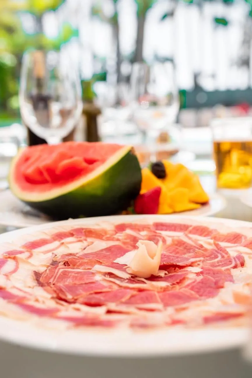 Restaurant/places to eat in Guadalpin Suites