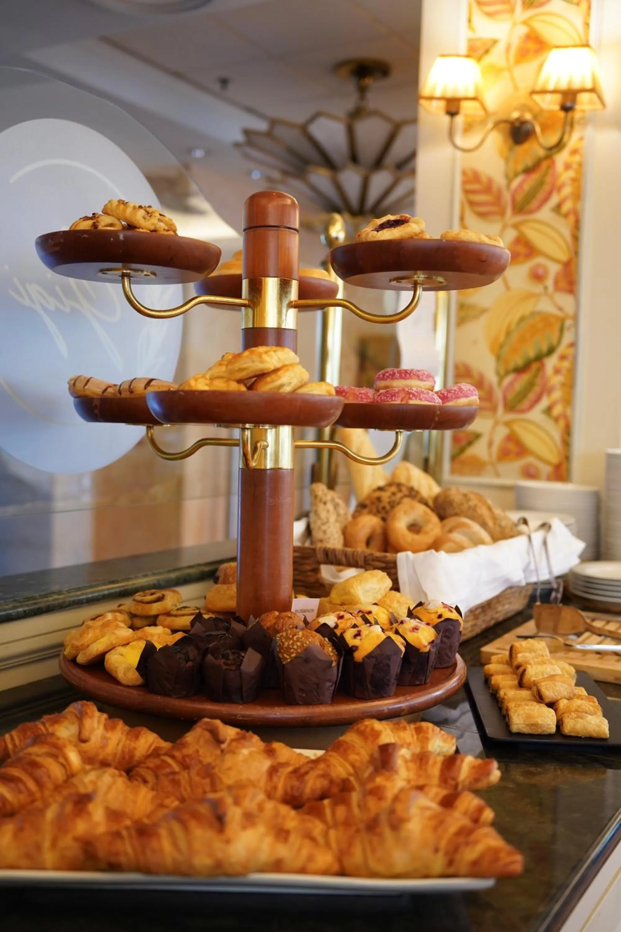 Buffet breakfast in Guadalpin Suites