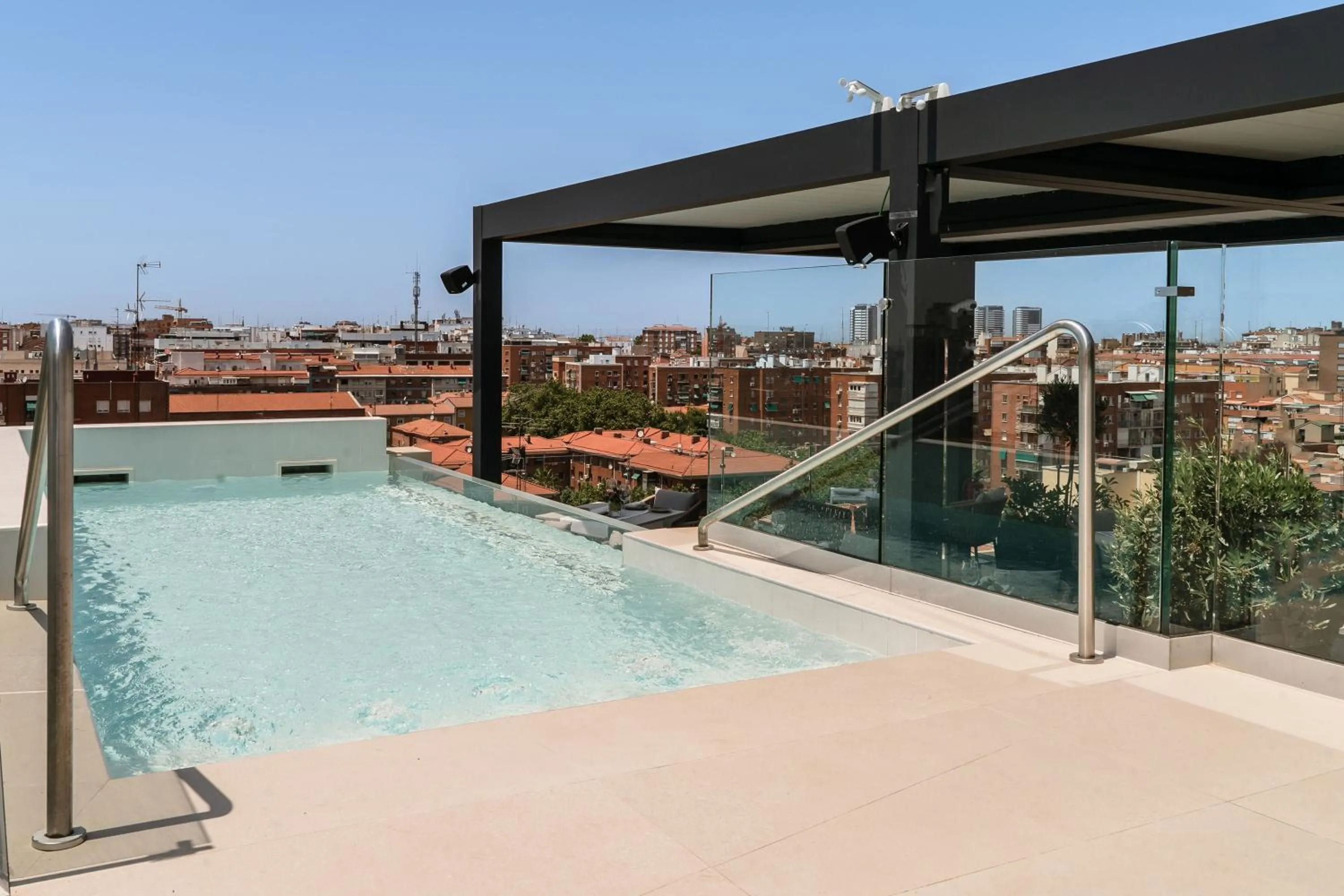 Swimming pool in H10 Tribeca