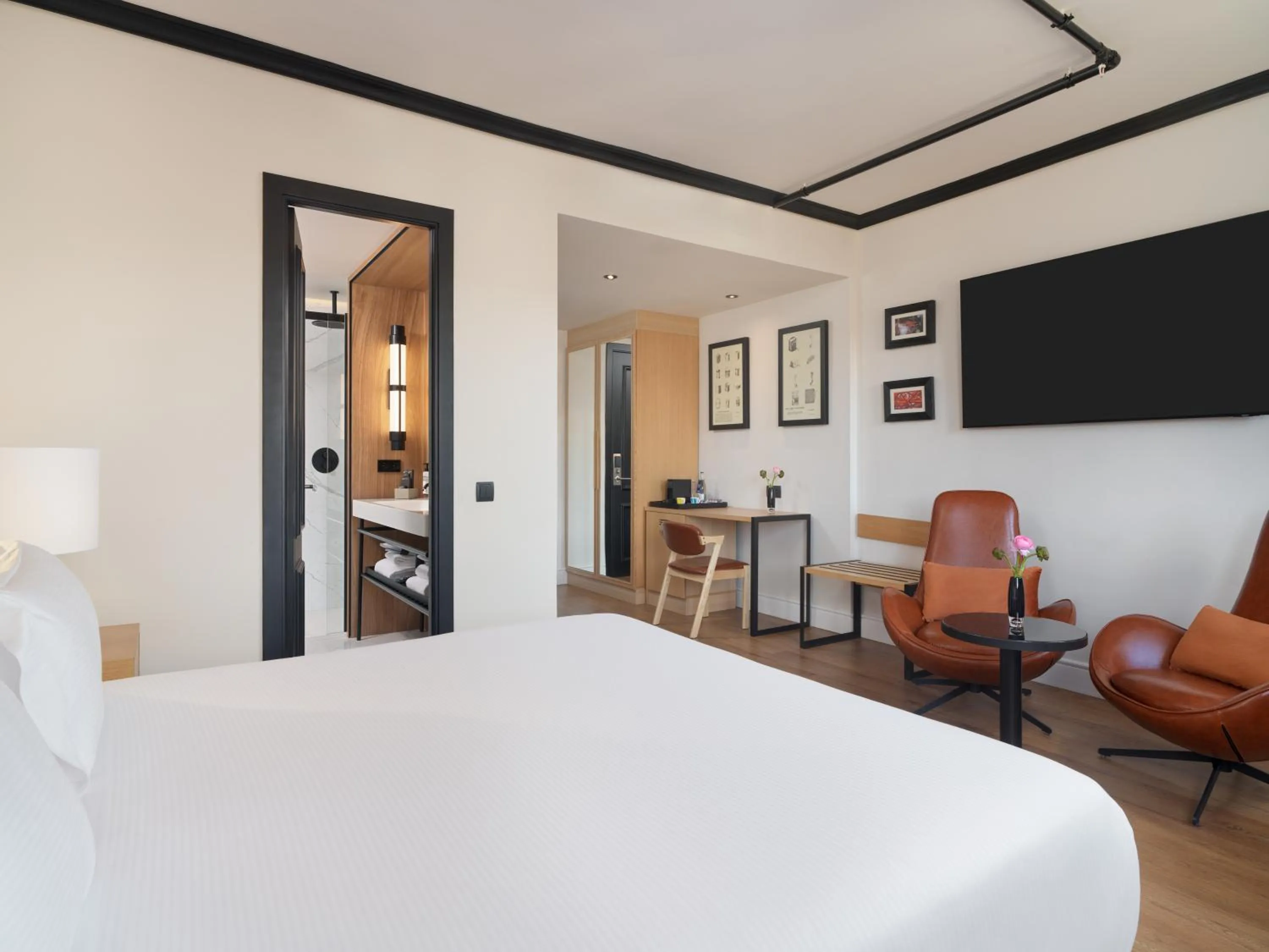 Photo of the whole room, Bed in H10 Tribeca