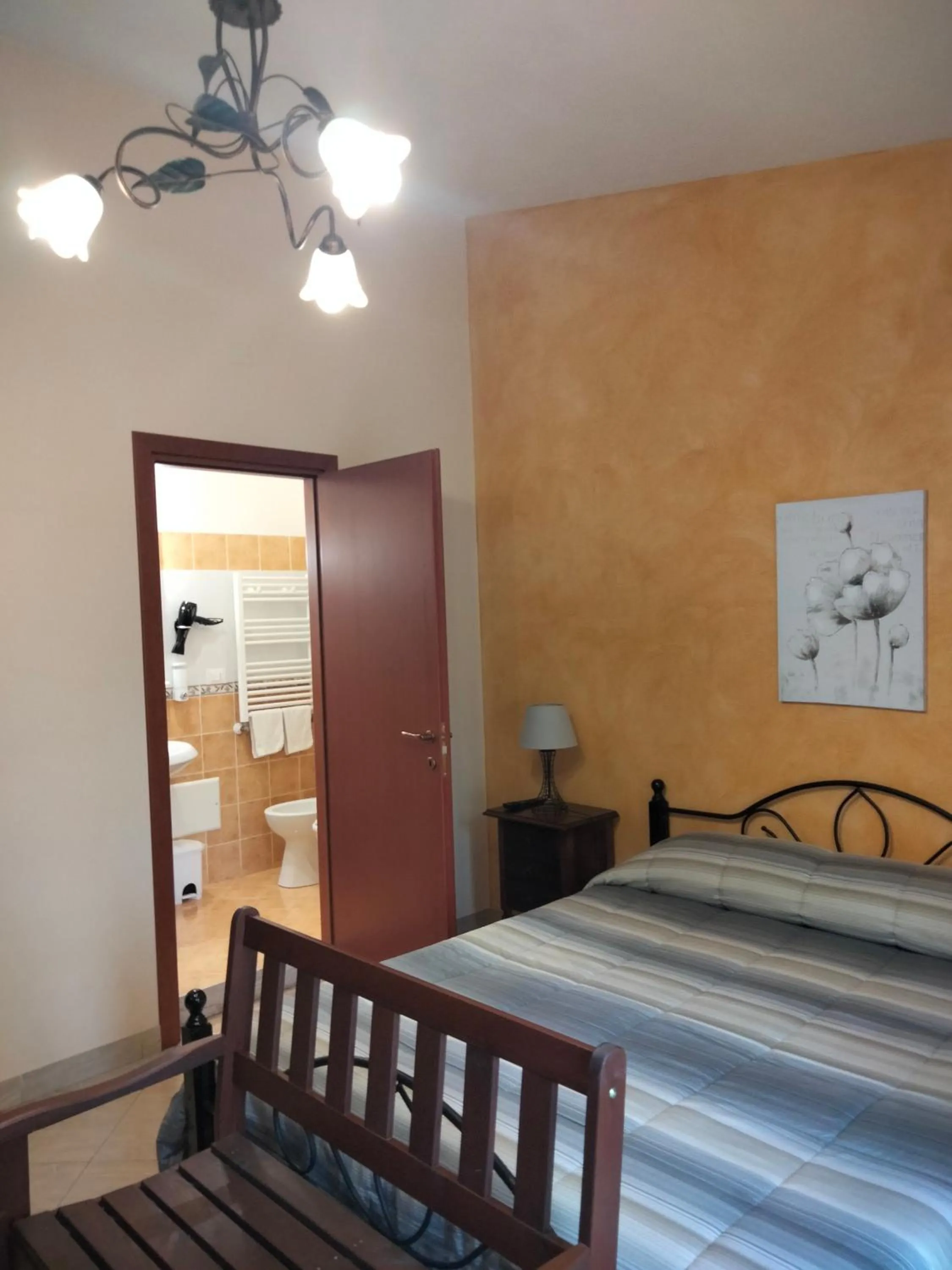 Photo of the whole room, Bed in THE BEST ROOMS & APARTMENTS - Parcheggia gratis sotto casa ed entra -