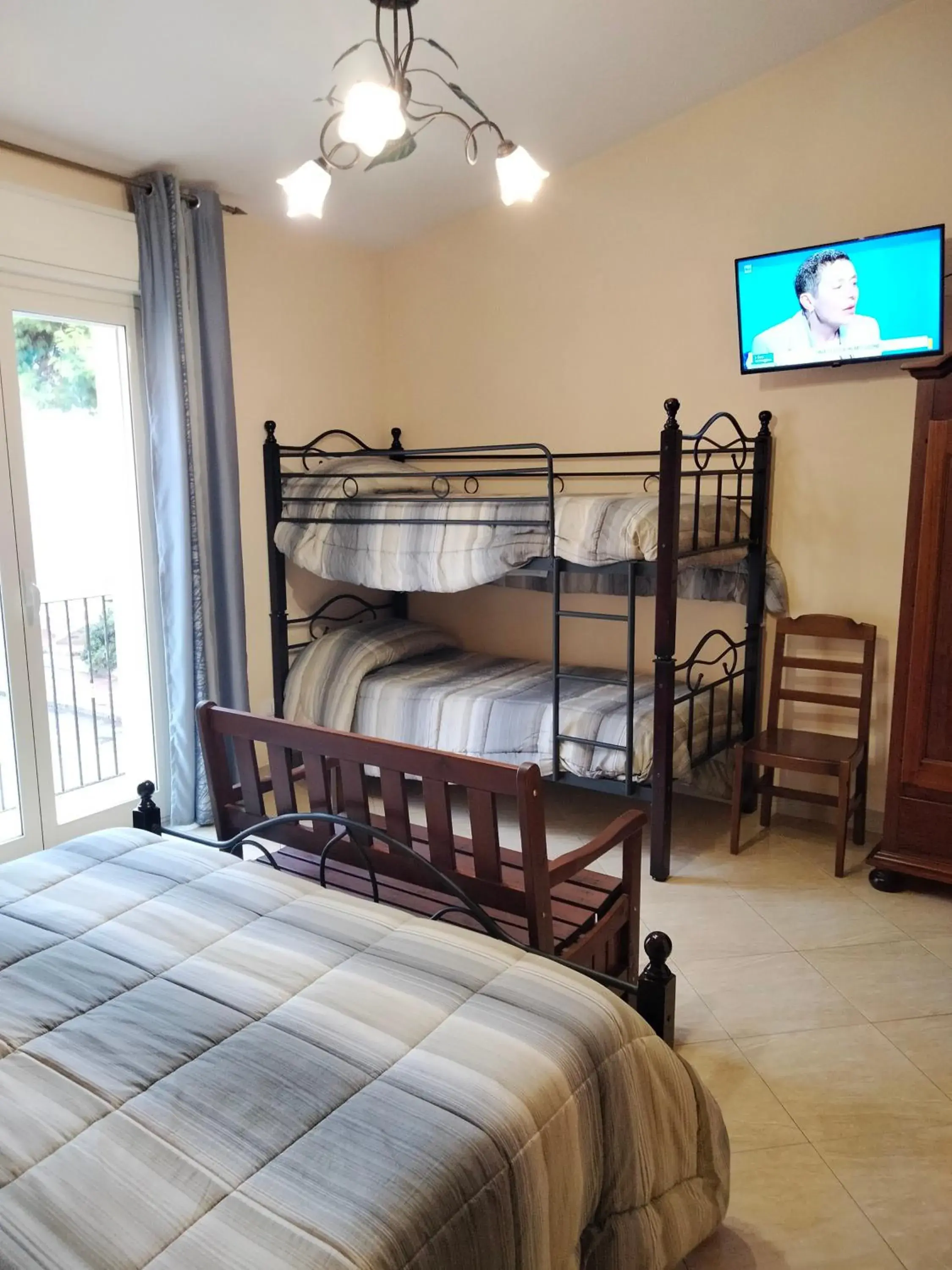 Quadruple Room in THE BEST ROOMS & APARTMENTS - Parcheggia gratis sotto casa ed entra - Quadruple Room in THE BEST ROOMS & APARTMENTS - Parcheggia gratis sotto casa ed entra -