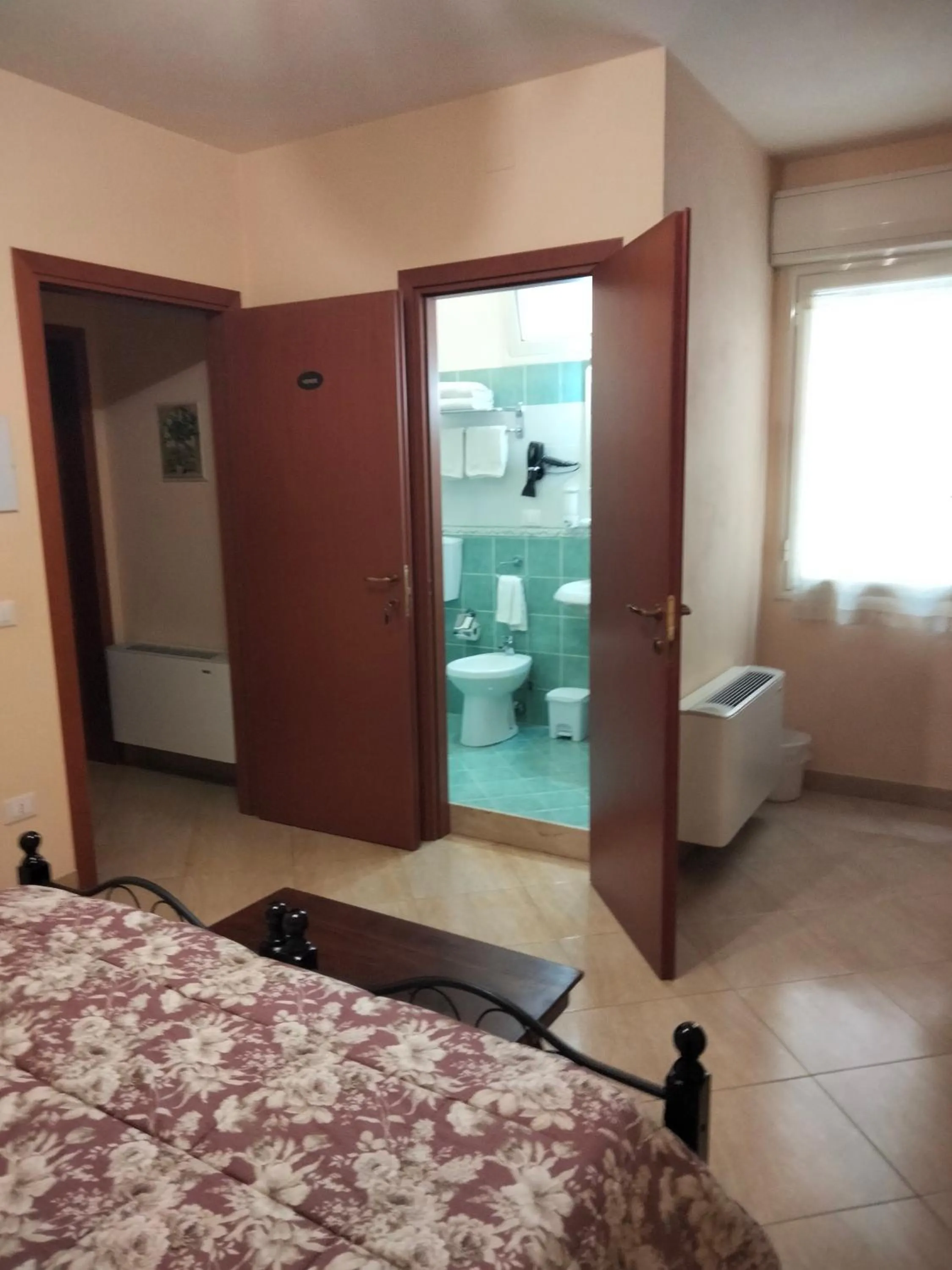 Photo of the whole room, Bed in THE BEST ROOMS & APARTMENTS - Parcheggia gratis sotto casa ed entra -