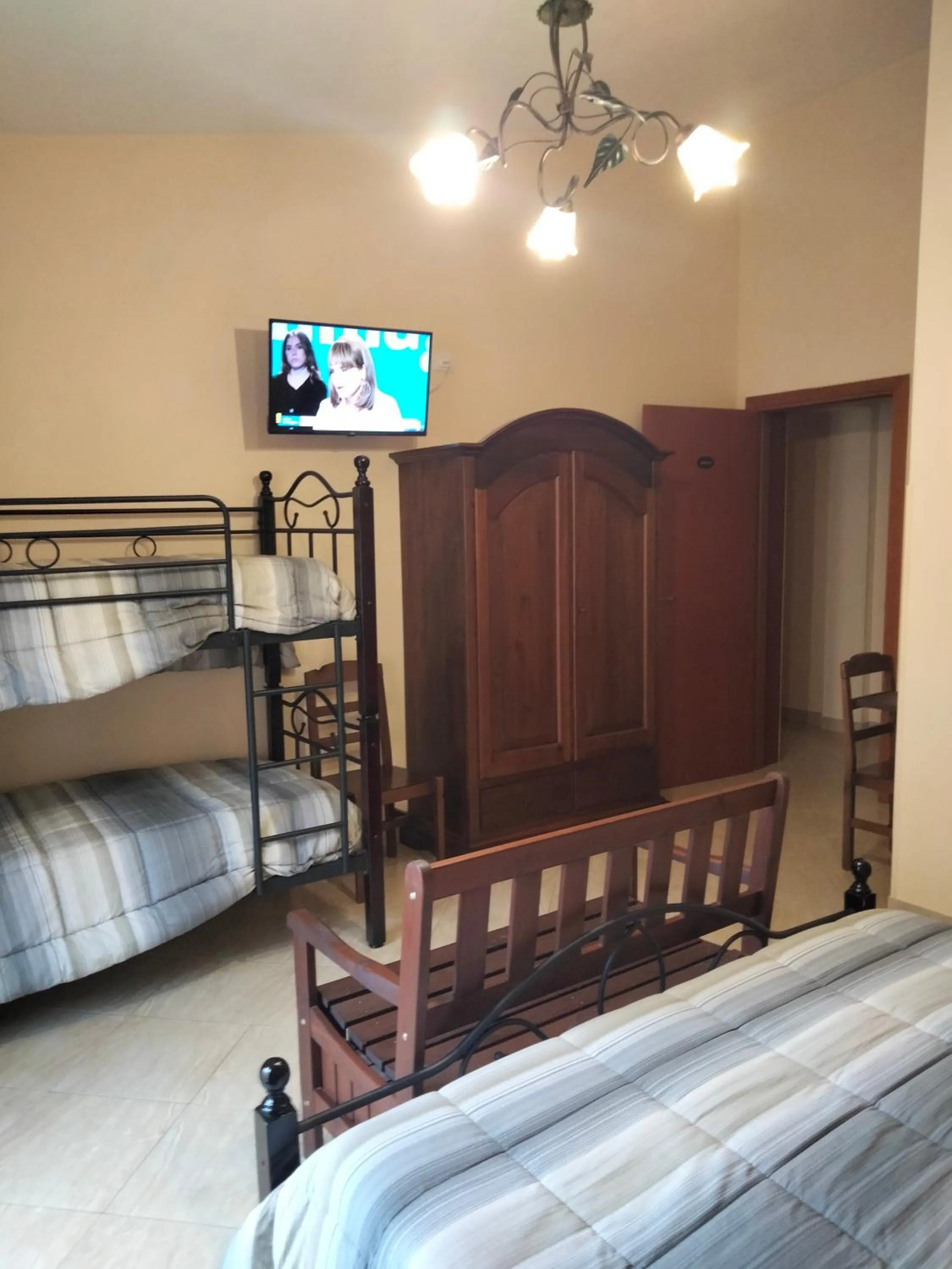 Photo of the whole room, Bed in THE BEST ROOMS & APARTMENTS - Parcheggia gratis sotto casa ed entra -