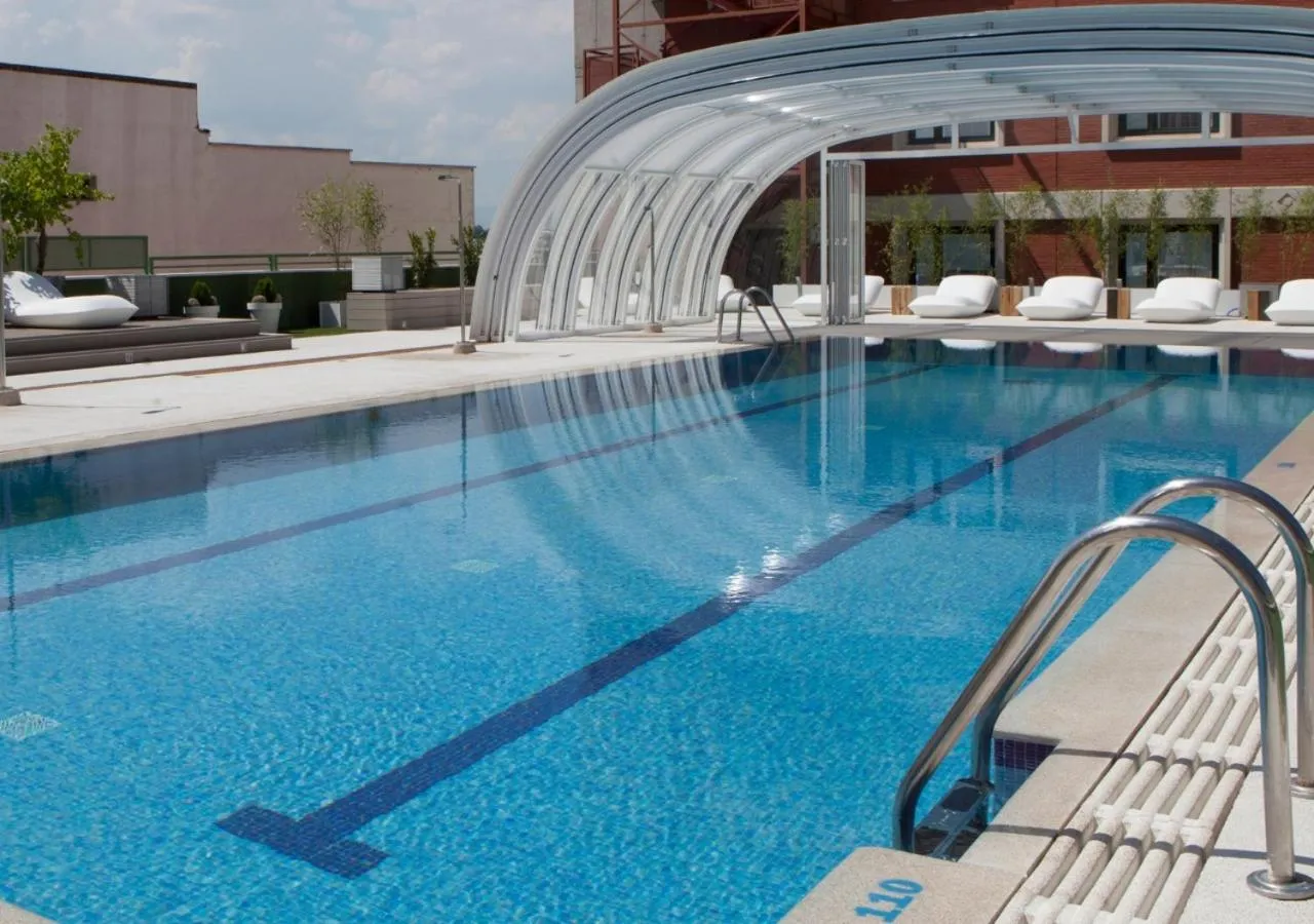 Swimming pool in Madrid Marriott Auditorium Hotel & Conference Center