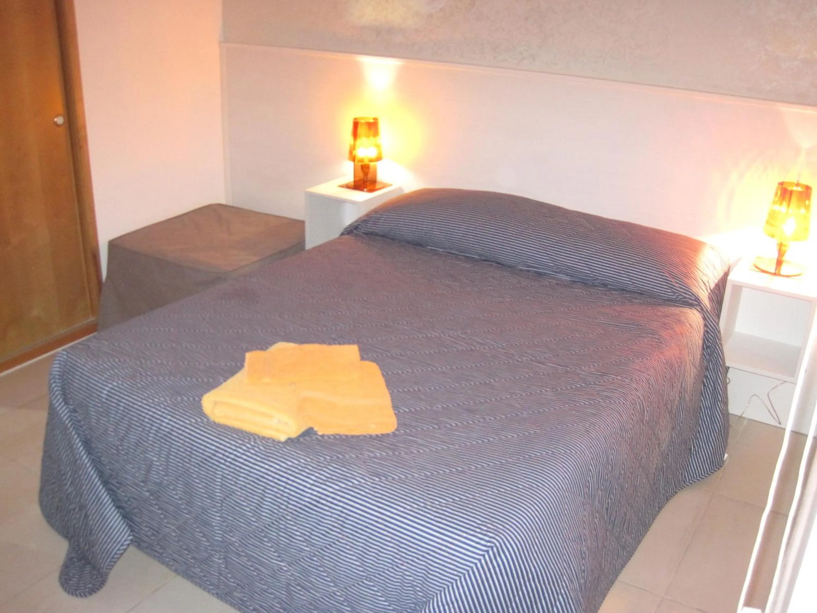 Property building, Bed in Santos B&B
