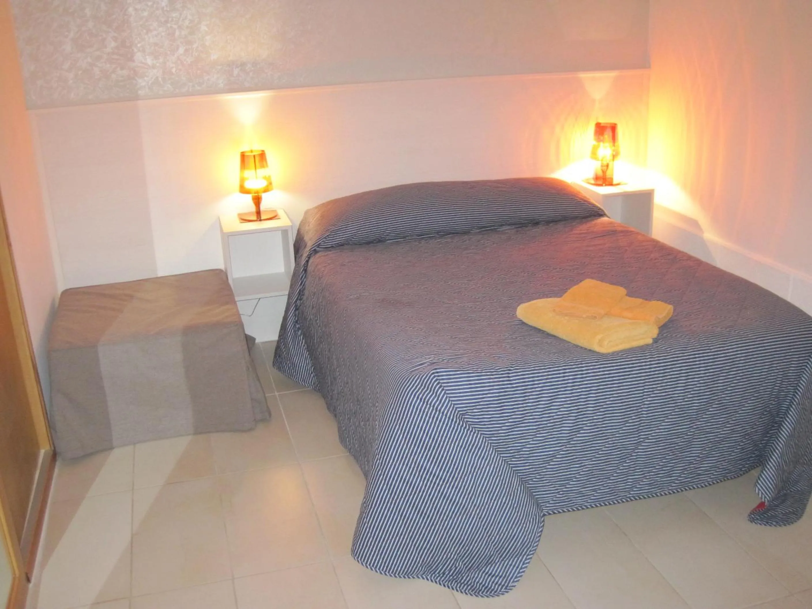 Property building, Bed in Santos B&B