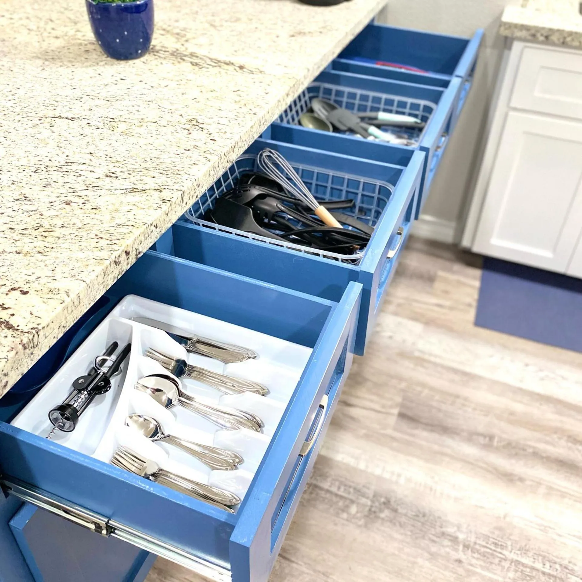 NEW! close to Downtown, Malls & Premium Outlets, with Balcony