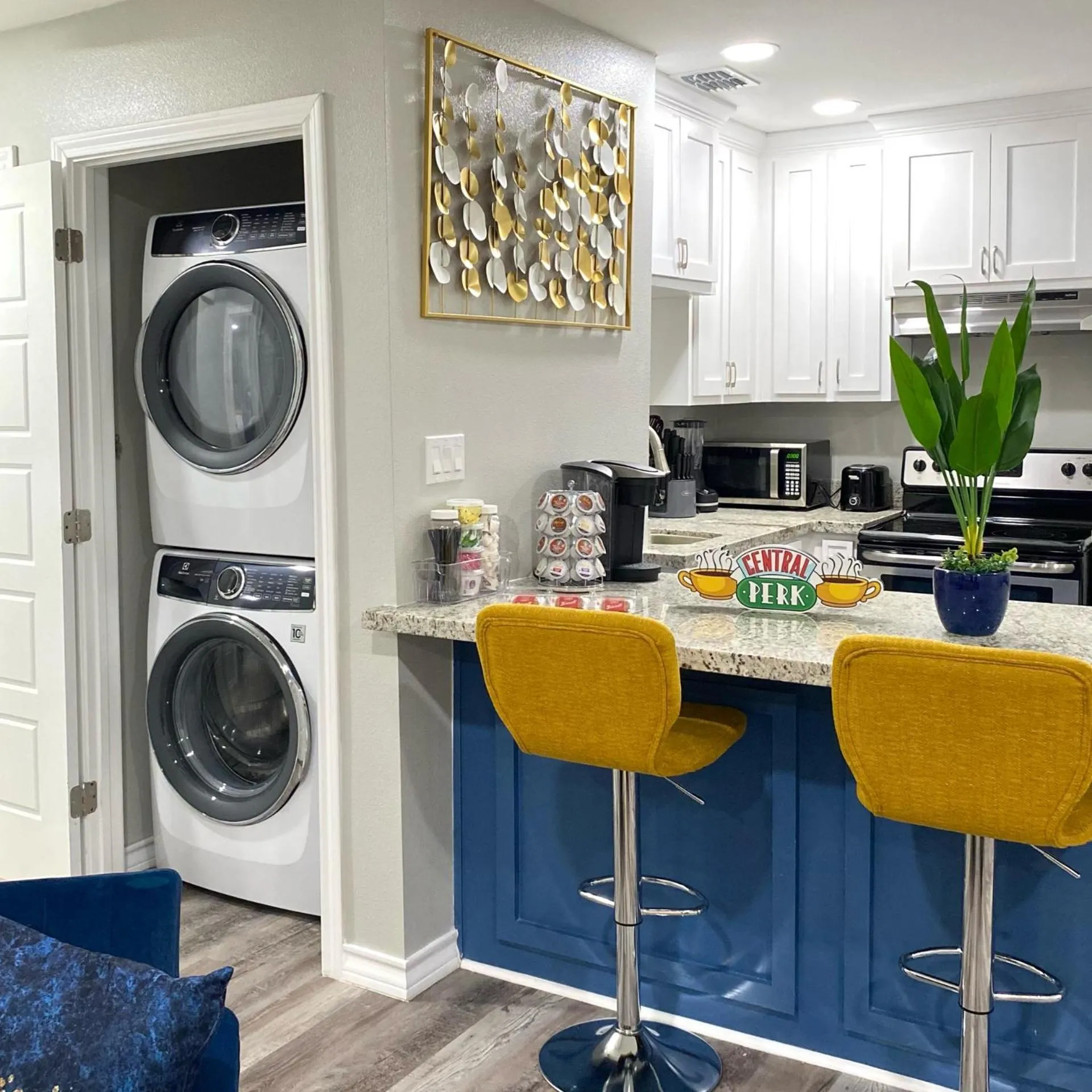 NEW! close to Downtown, Malls & Premium Outlets, with Balcony